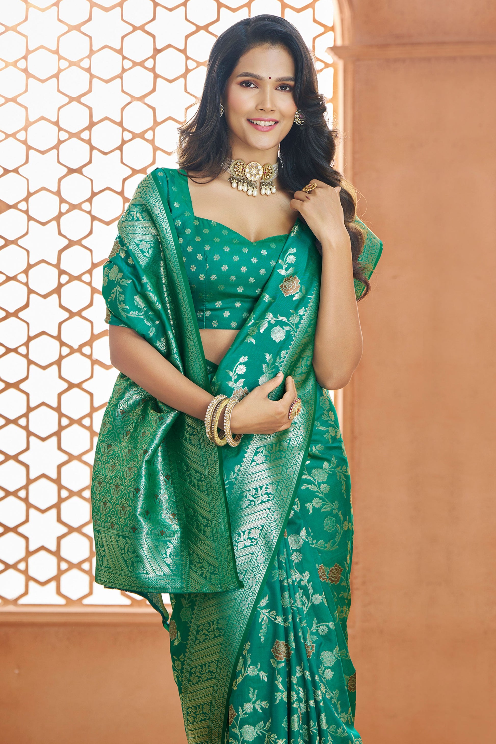 green-banarasi-silk-saree-zb132756_2_SareeButa.com