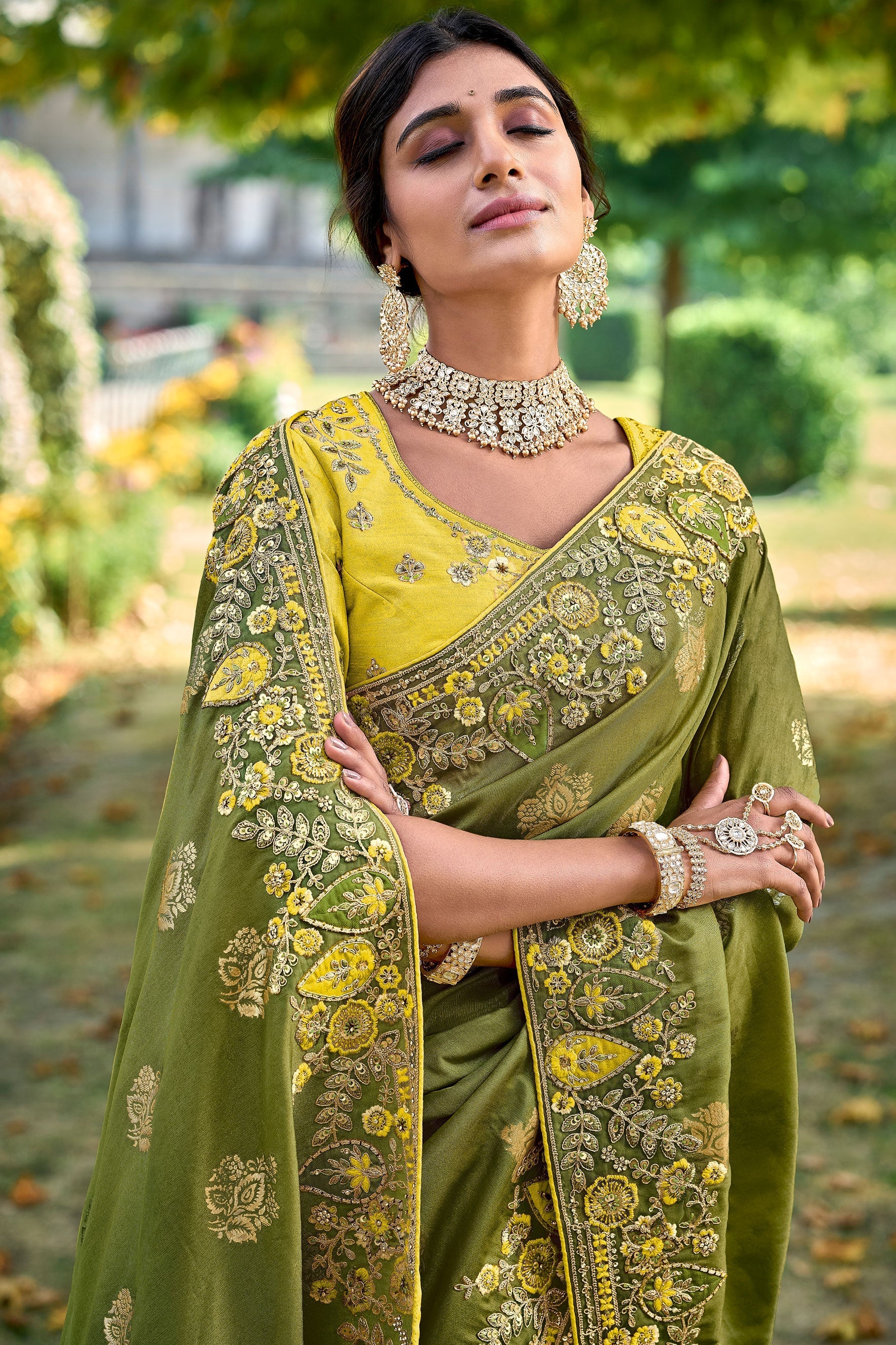 green-embroidered-banarasi-saree-zb131856_2_SareeButa.com