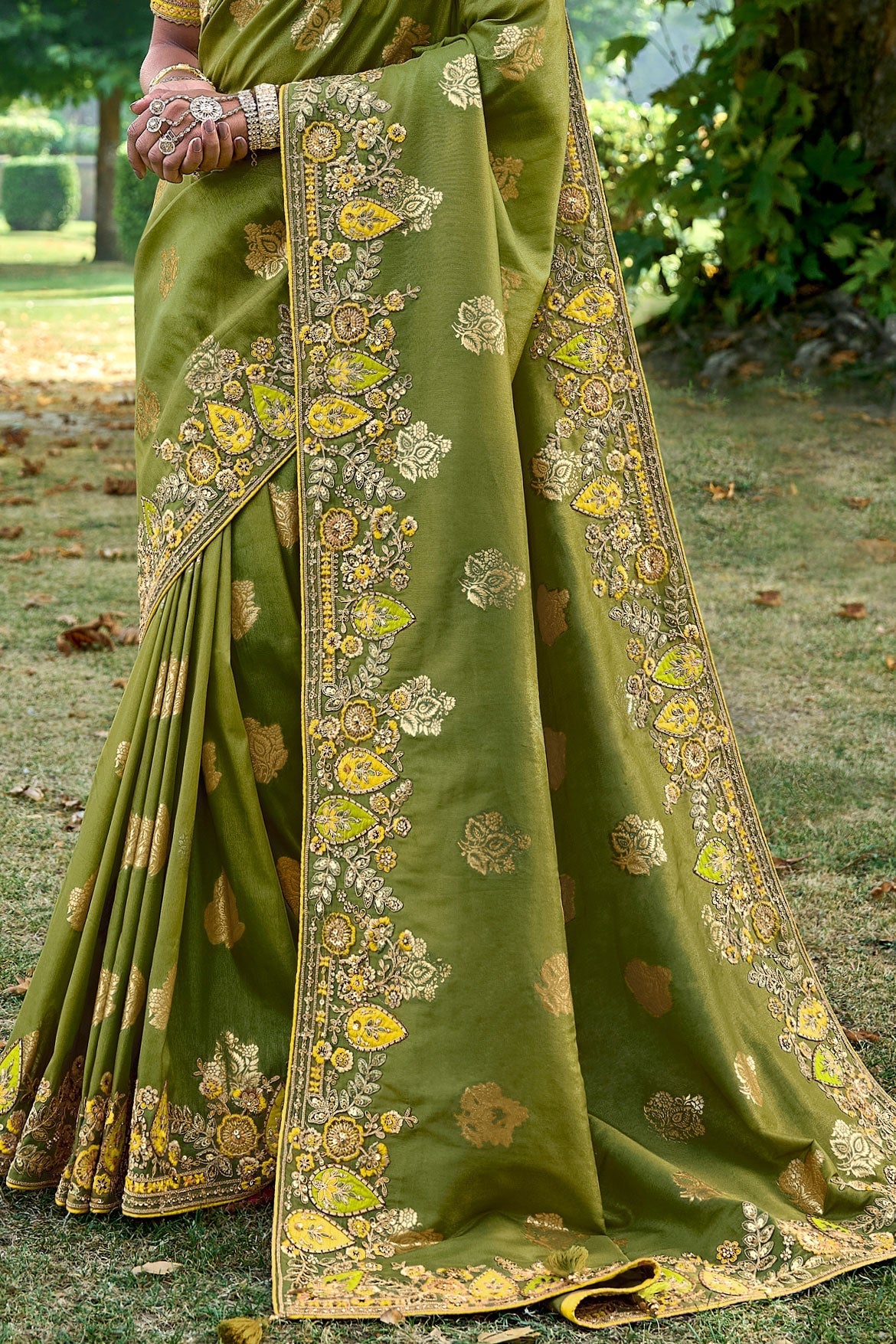 green-embroidered-banarasi-saree-zb131856_3_SareeButa.com