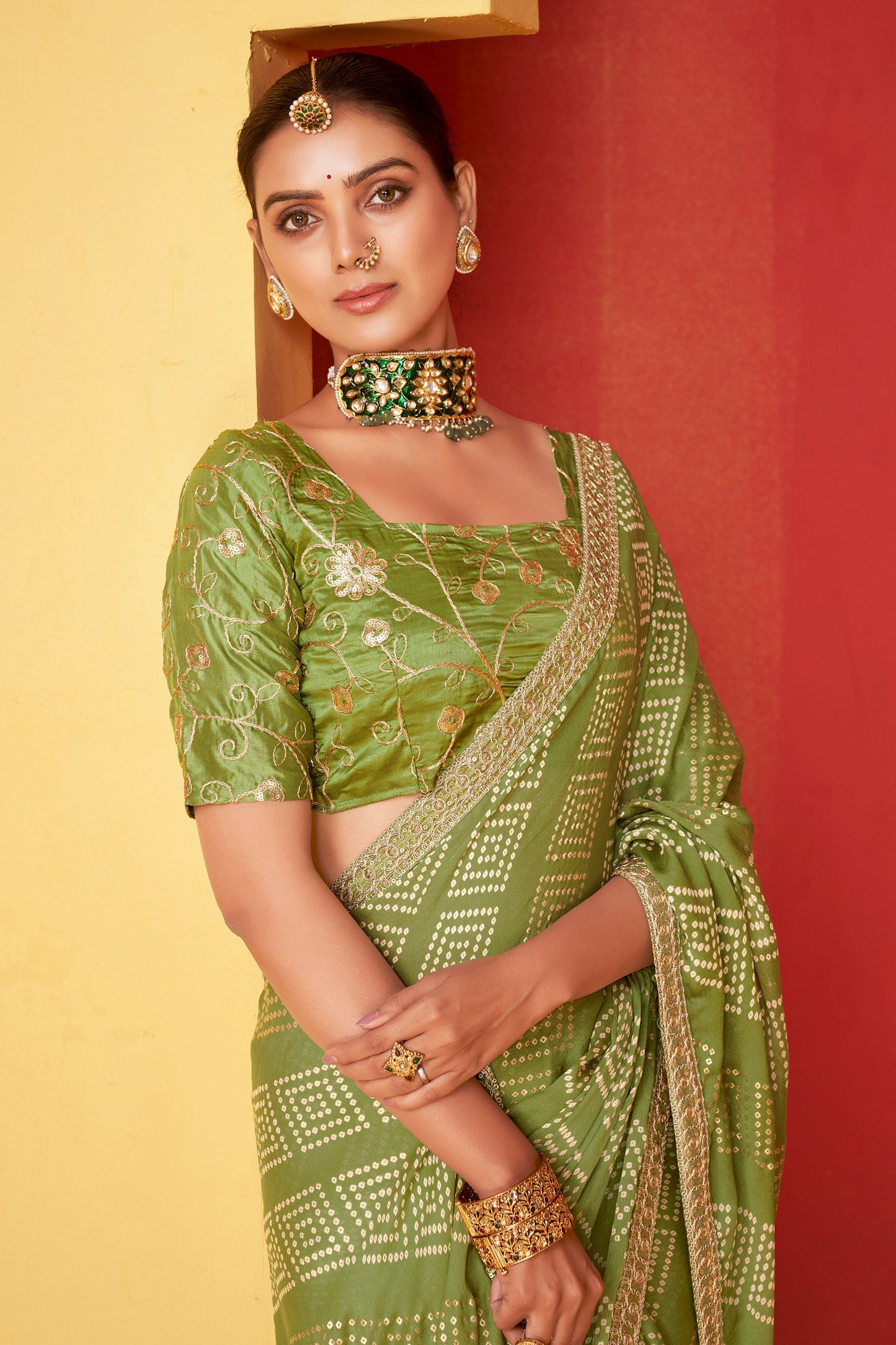 green-embroidered-chiffon-bandhani-saree-zb131249_2_SareeButa.com