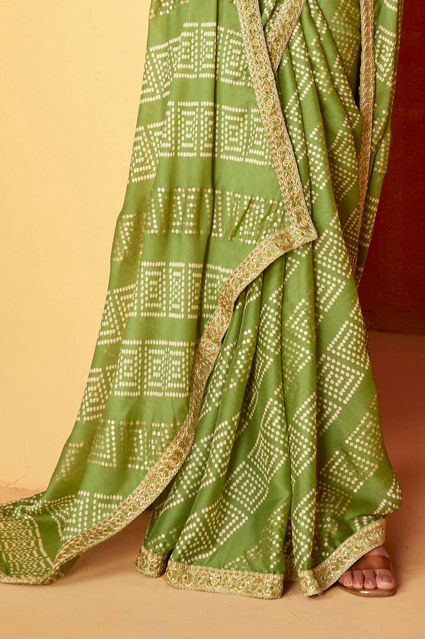 green-embroidered-chiffon-bandhani-saree-zb131249_4_SareeButa.com