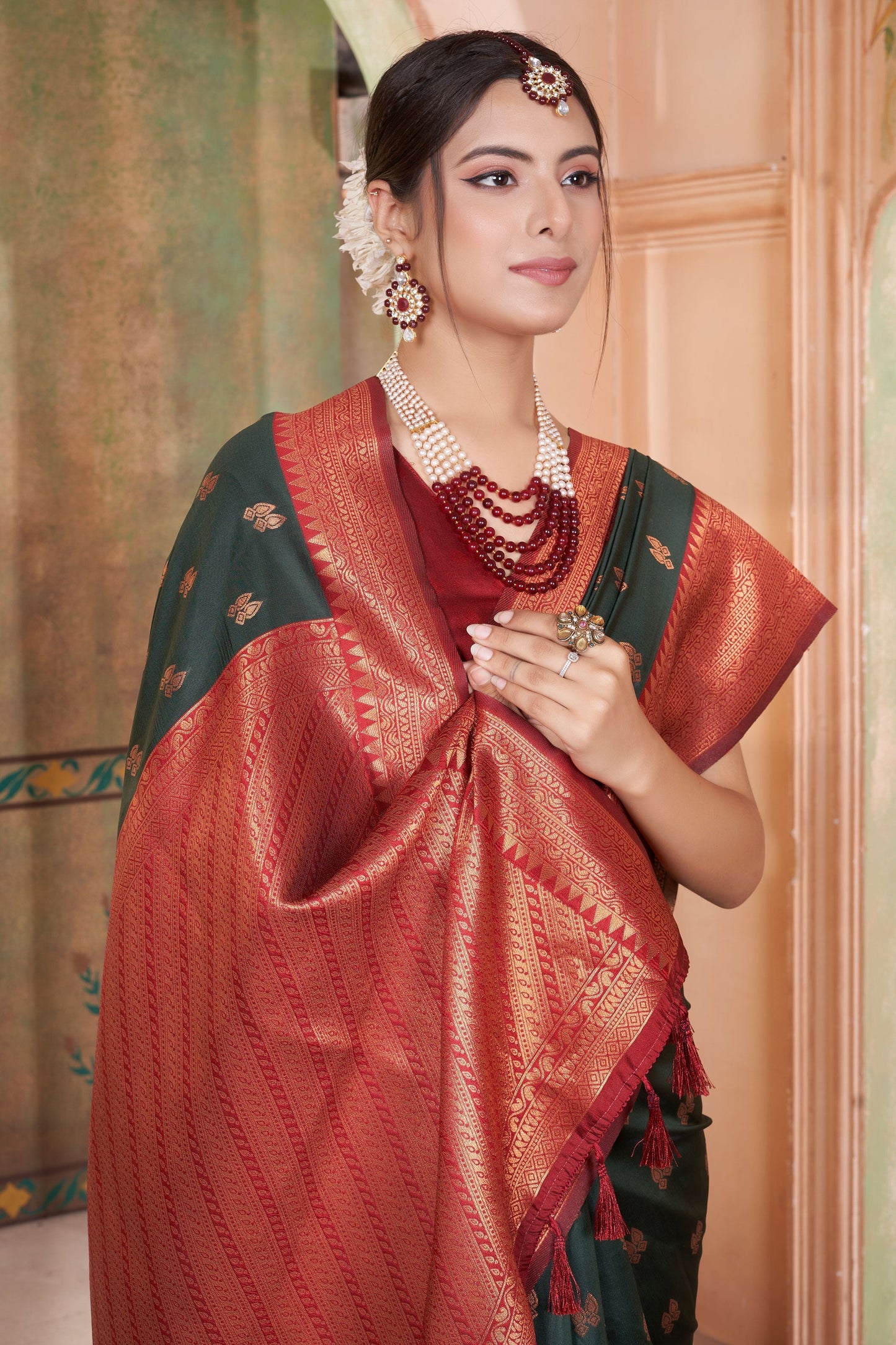 green-kubera-pattu-kanjivaram-saree-zb131667_2_SareeButa.com