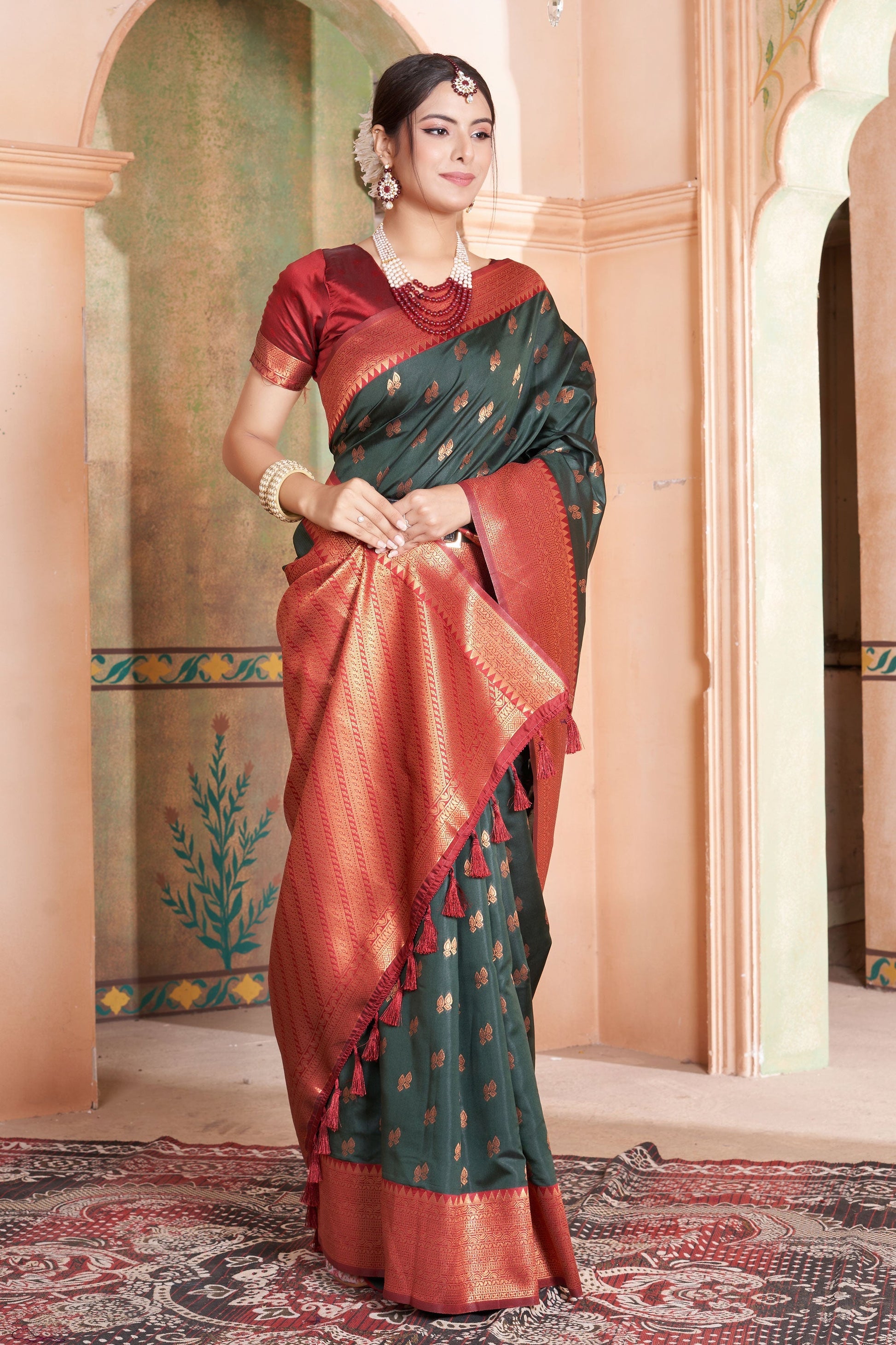 green-kubera-pattu-kanjivaram-saree-zb131667_3_SareeButa.com