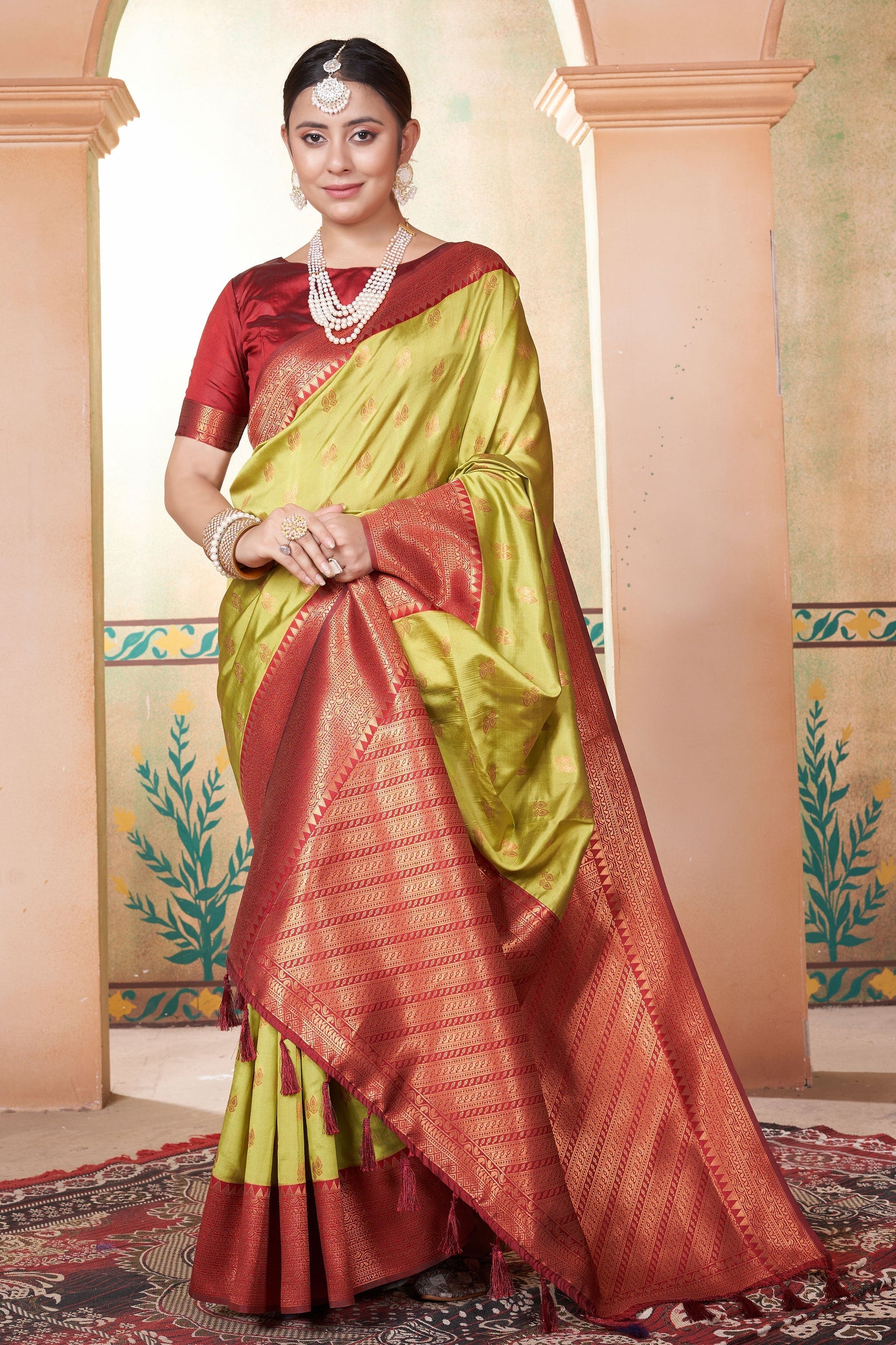 green-kubera-pattu-kanjivaram-saree-zb131669_3_SareeButa.com