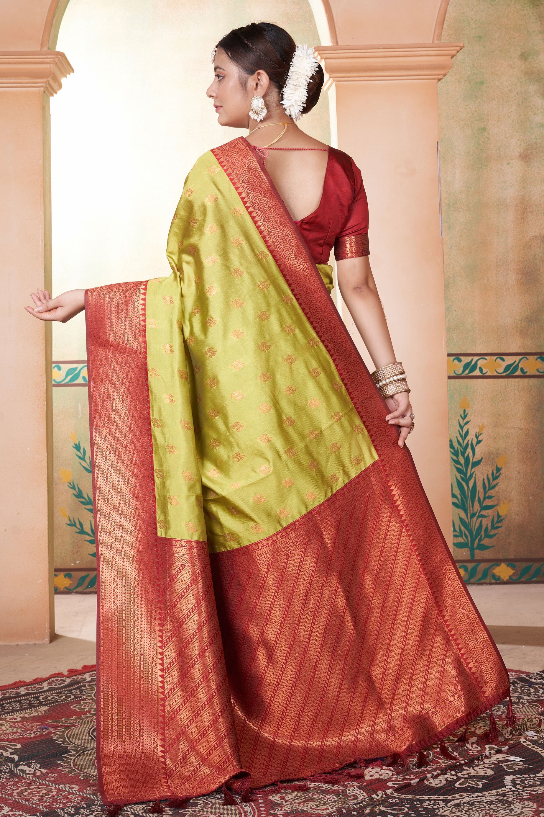 green-kubera-pattu-kanjivaram-saree-zb131669_4_SareeButa.com