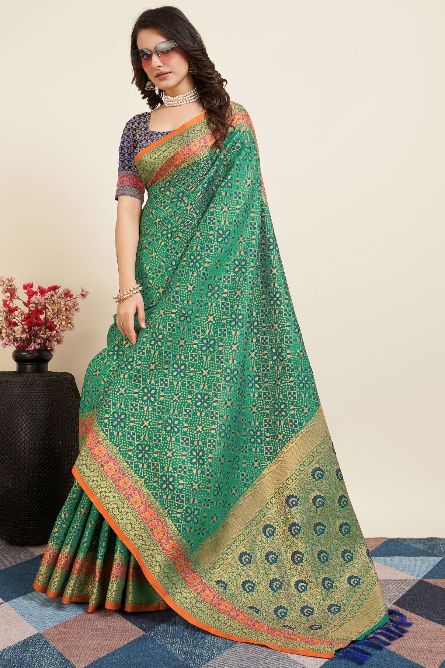 green-patola-silk-saree-zb130528_3_SareeButa.com