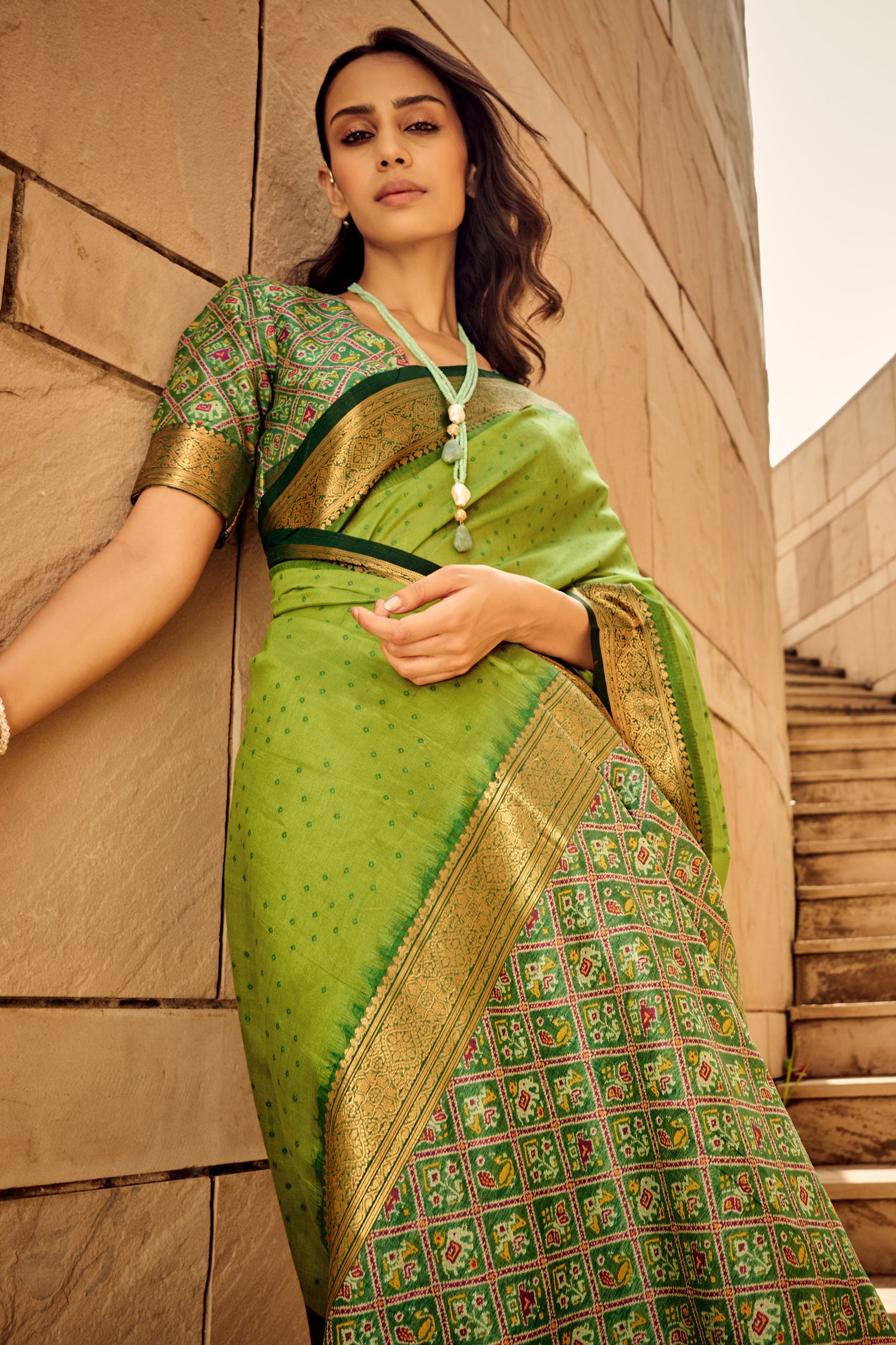 green-patola-silk-saree-zb130621_2_SareeButa.com