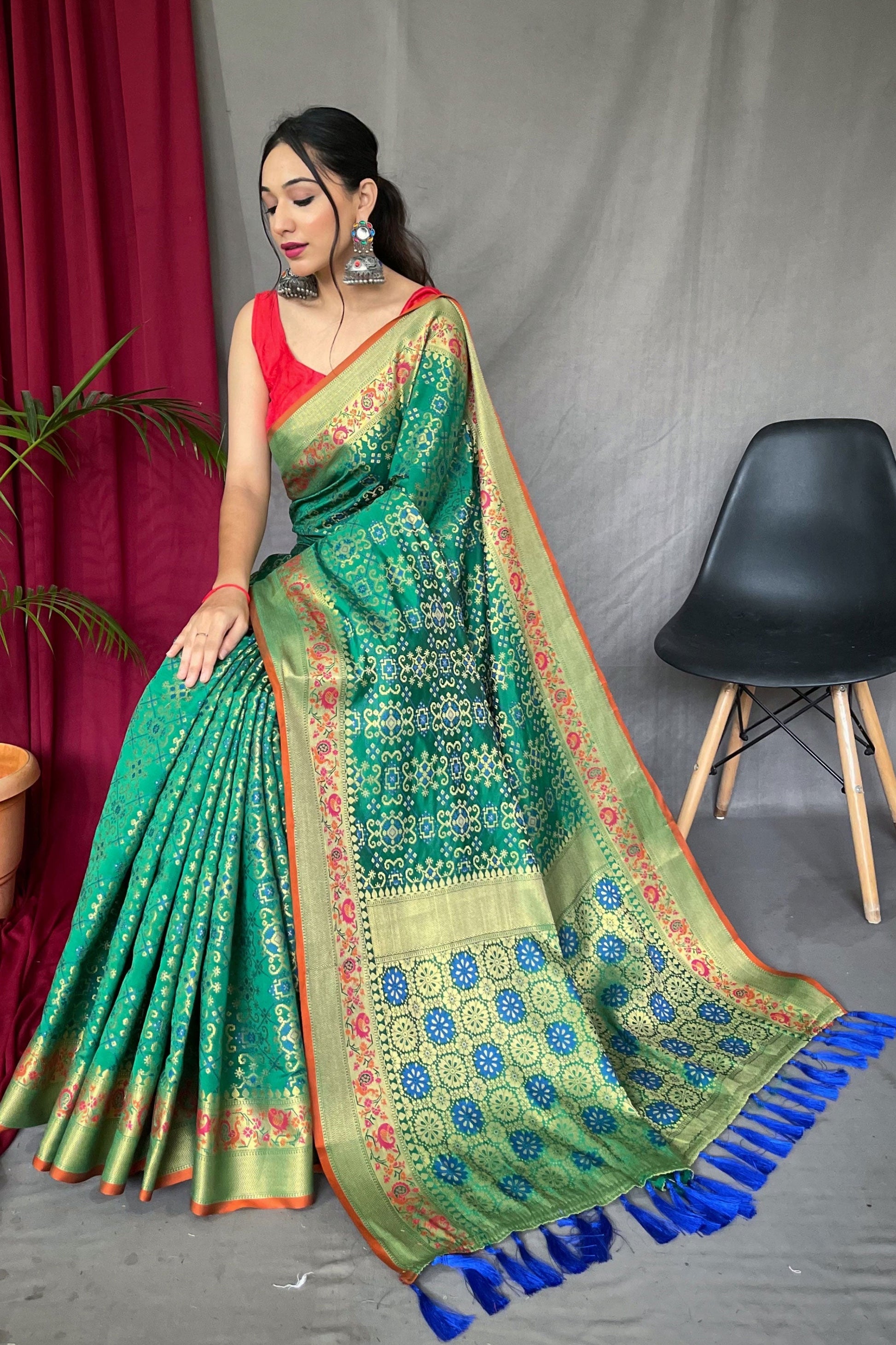 green-patola-silk-saree-zb131623_3_SareeButa.com