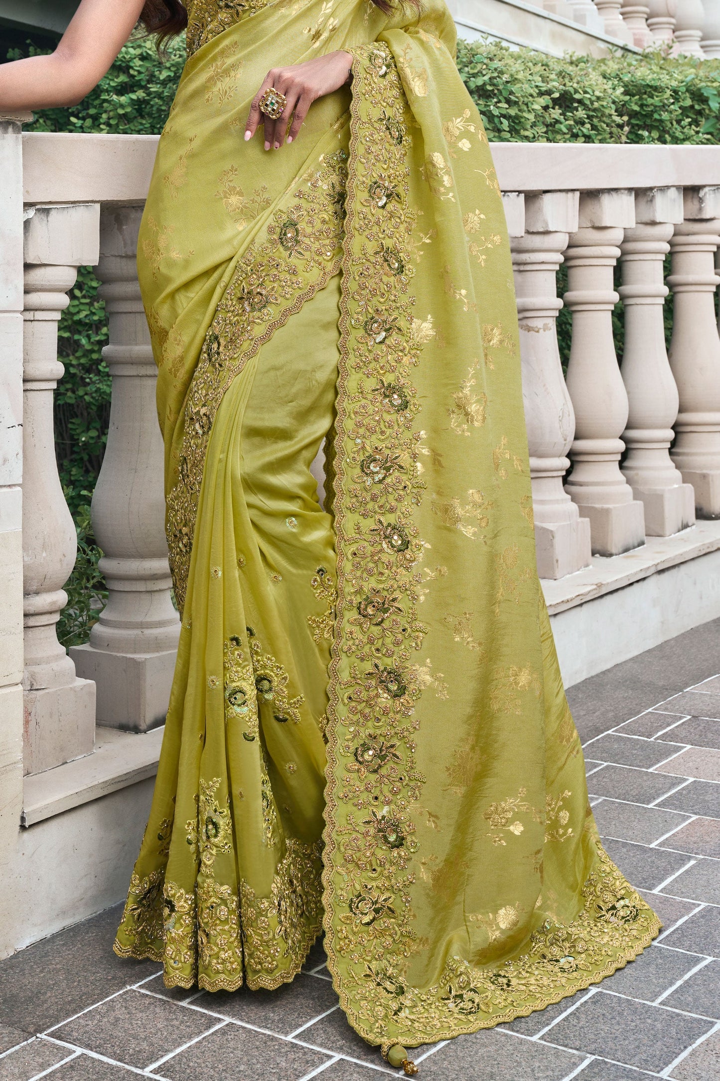 green-pure-tissue-silk-saree-zb132853_4_SareeButa.com