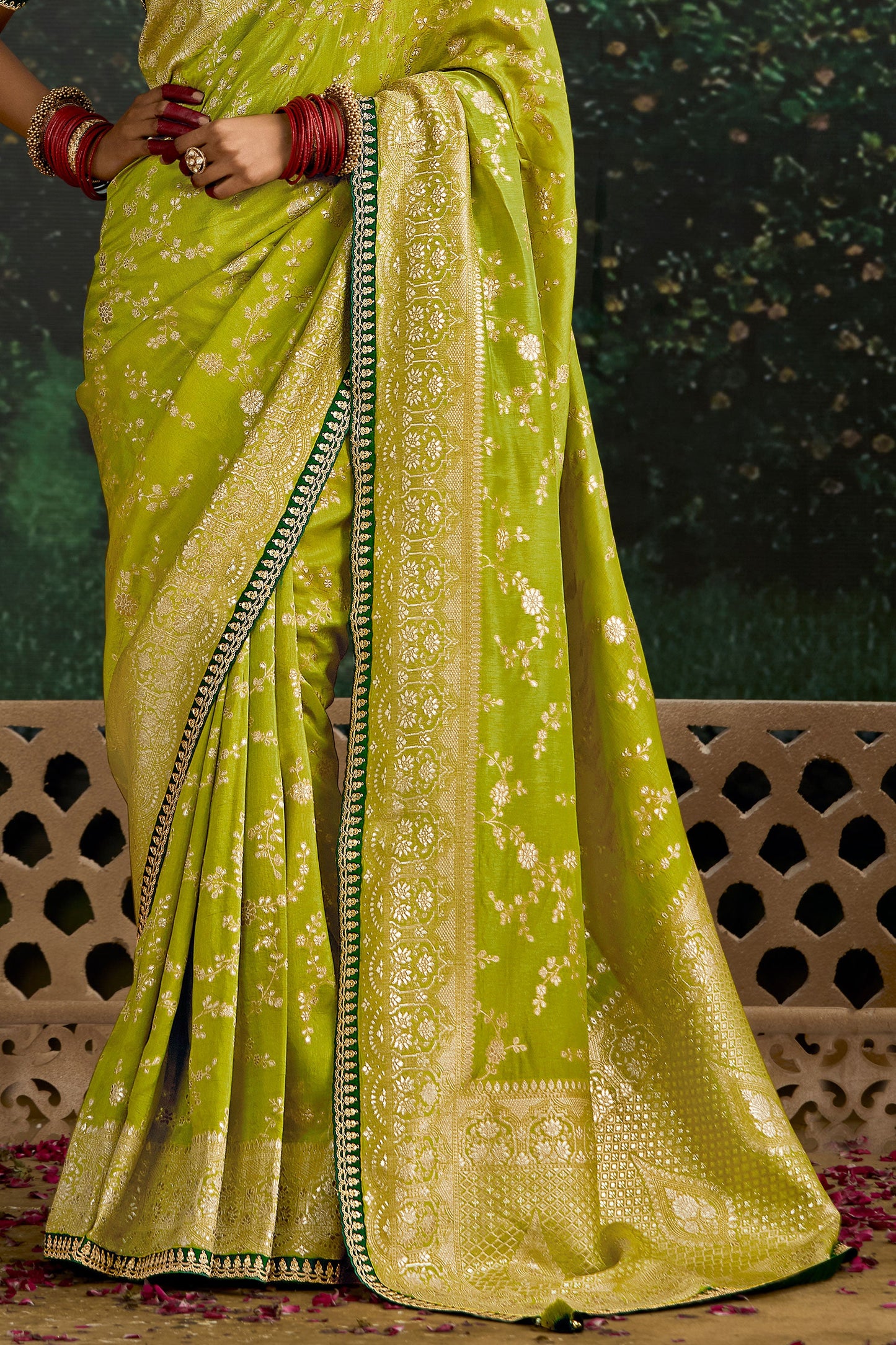 Green Woven Organza Silk Saree-ZB133224_4_SareeButa.com