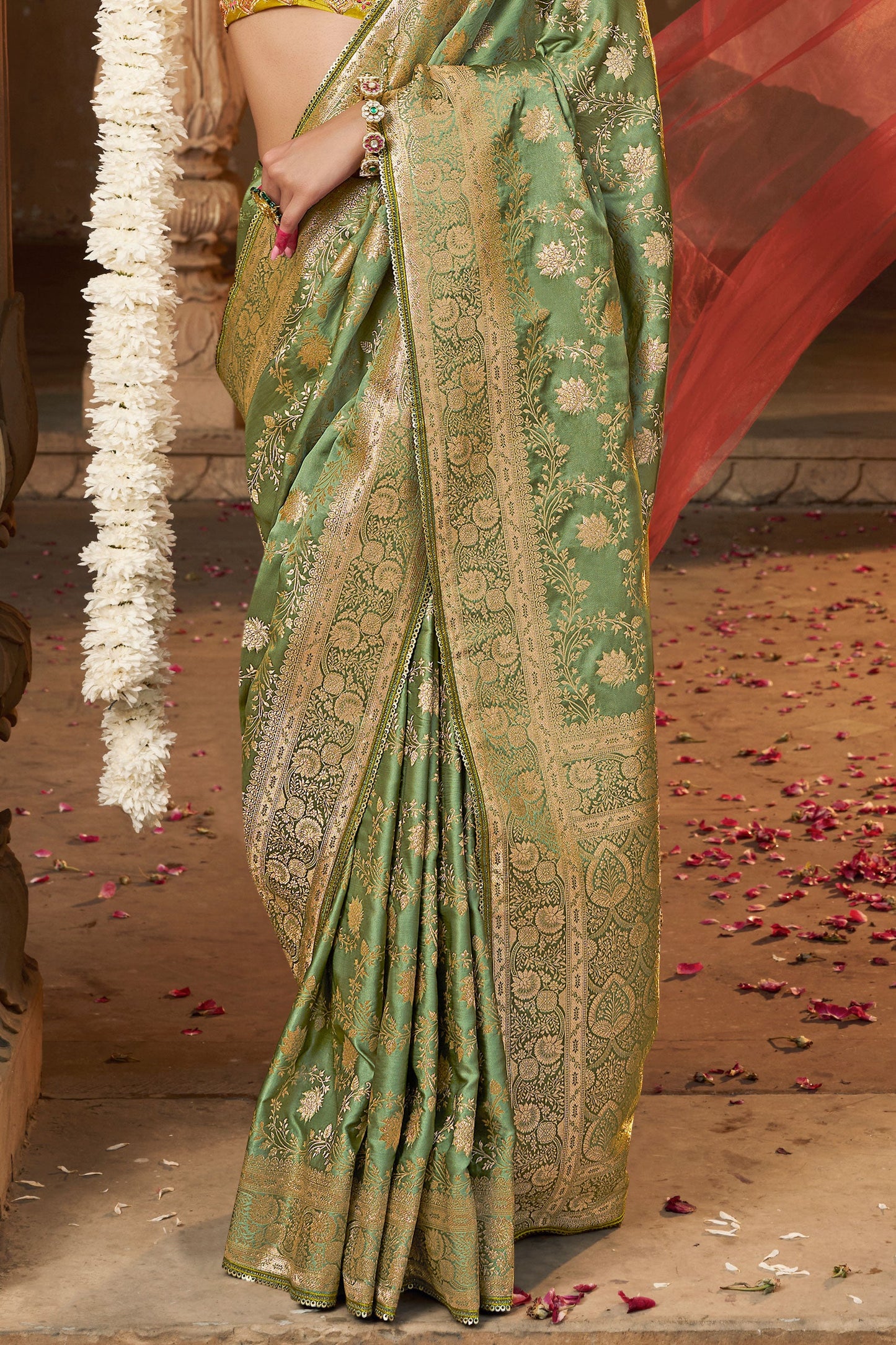 green-woven-silk-saree-zb132735_4_SareeButa.com