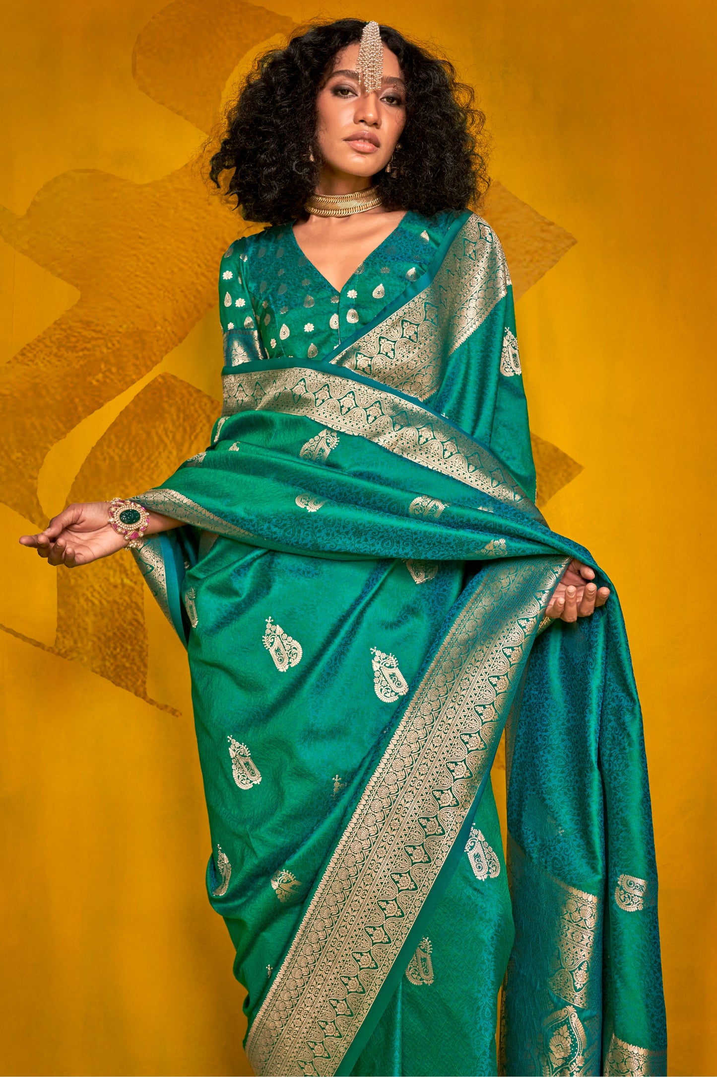 Green 2-Tone Zari Weaving Silk Saree-ZB134060_3_SareeButa.com