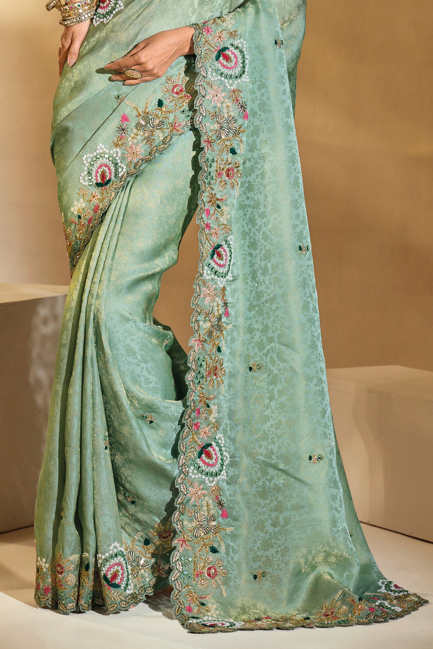 green-embroidered-kanjivaram-silk-saree-sar10613_6_Sareebuta.com