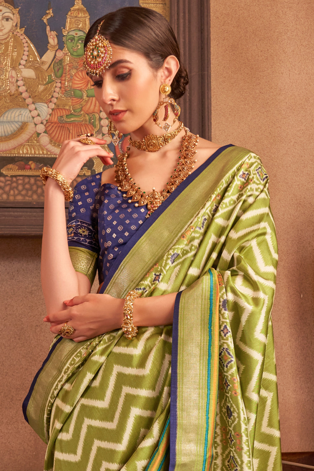 green-patola-silk-saree-zb132053_3_SareeButa.com