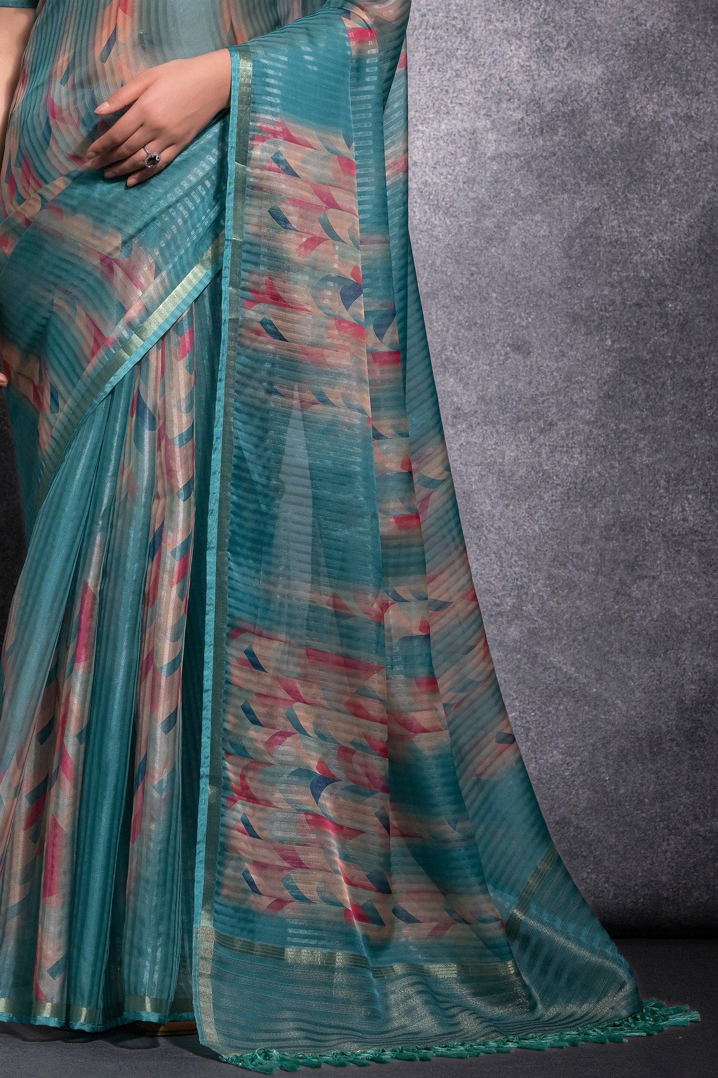 green-printed-linen-silk-saree-zb132509_4_SareeButa.com