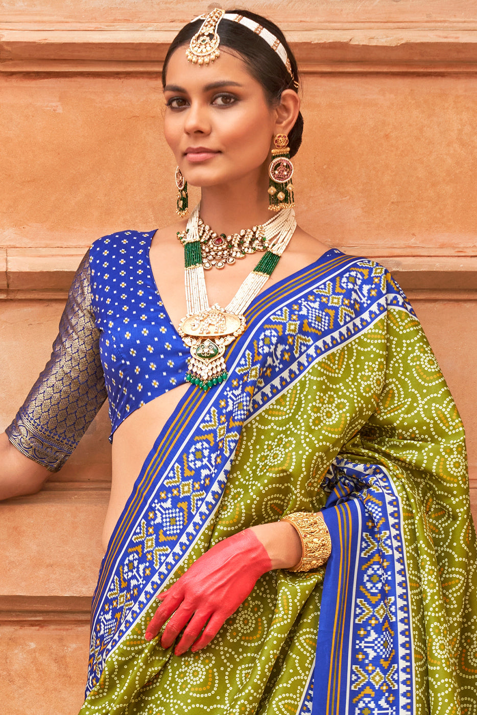 green-printed-patola-silk-saree-zb133616_7_Sareebuta.com