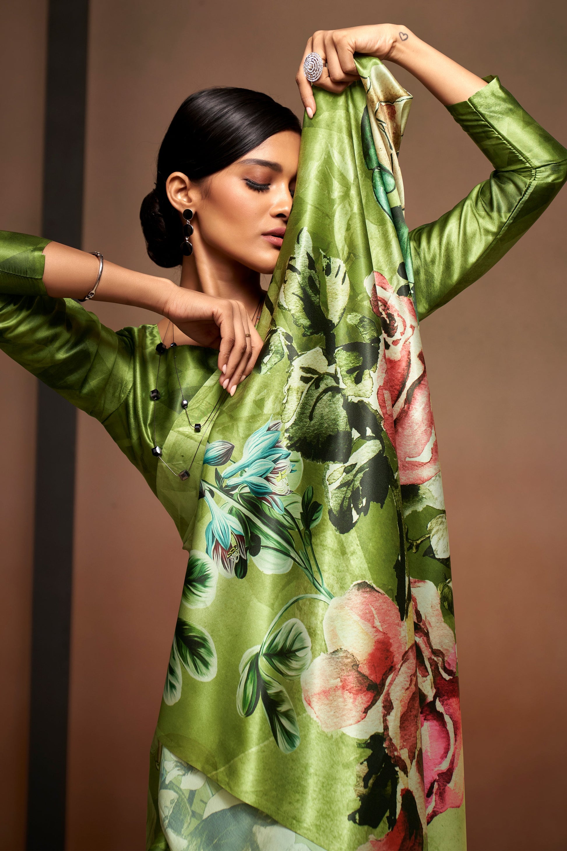 Green Printed Satin Crepe Saree-ZB133797_4_SareeButa.com