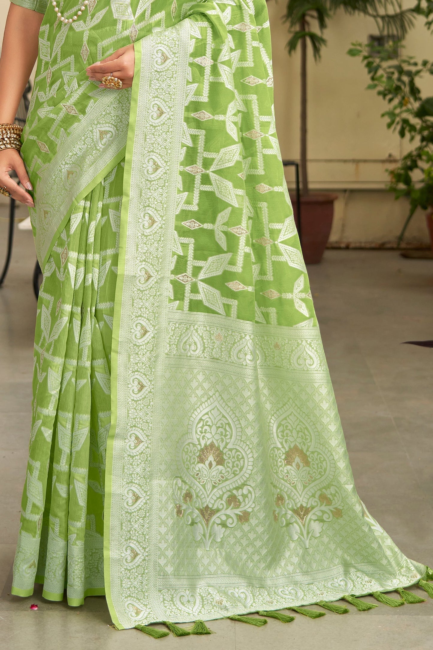 green-woven-cotton-saree-zb132447_3_SareeButa.com