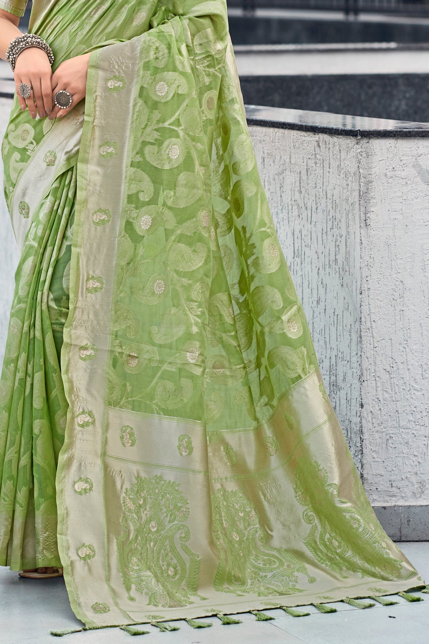 green-woven-cotton-saree-zb132457_4_SareeButa.com