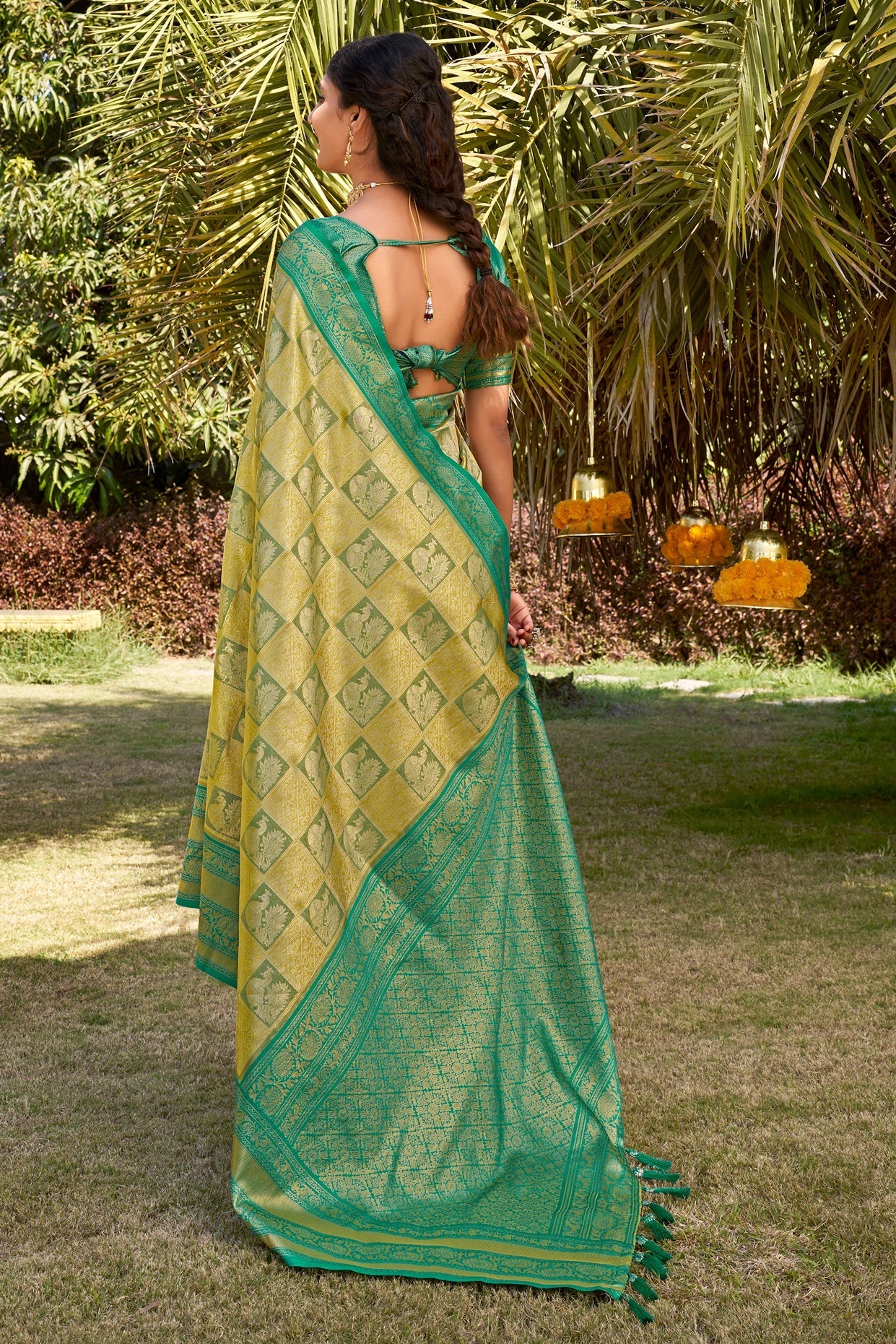 green-silk-kanjivaram-saree-zb132324_3_SareeButa.com