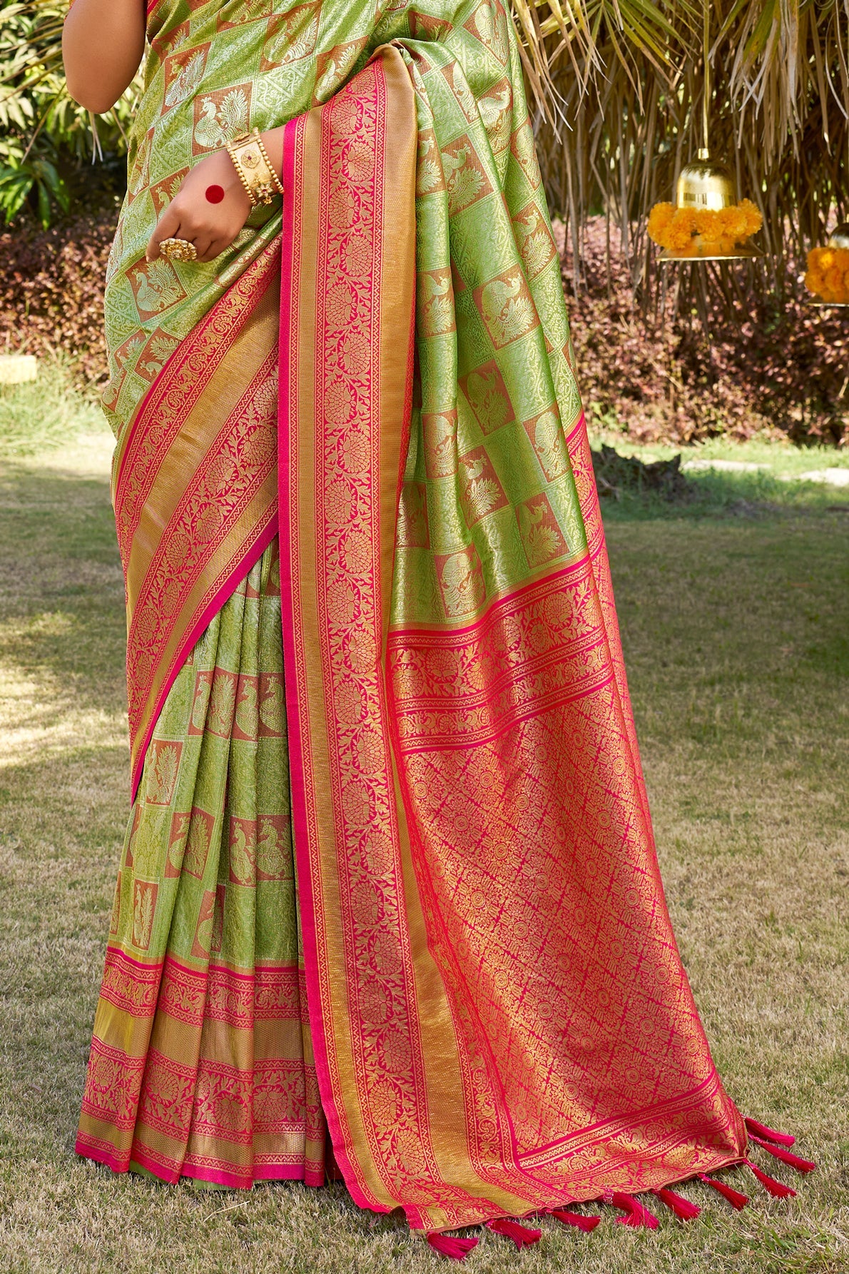 green-silk-kanjivaram-saree-zb132329_3_SareeButa.com