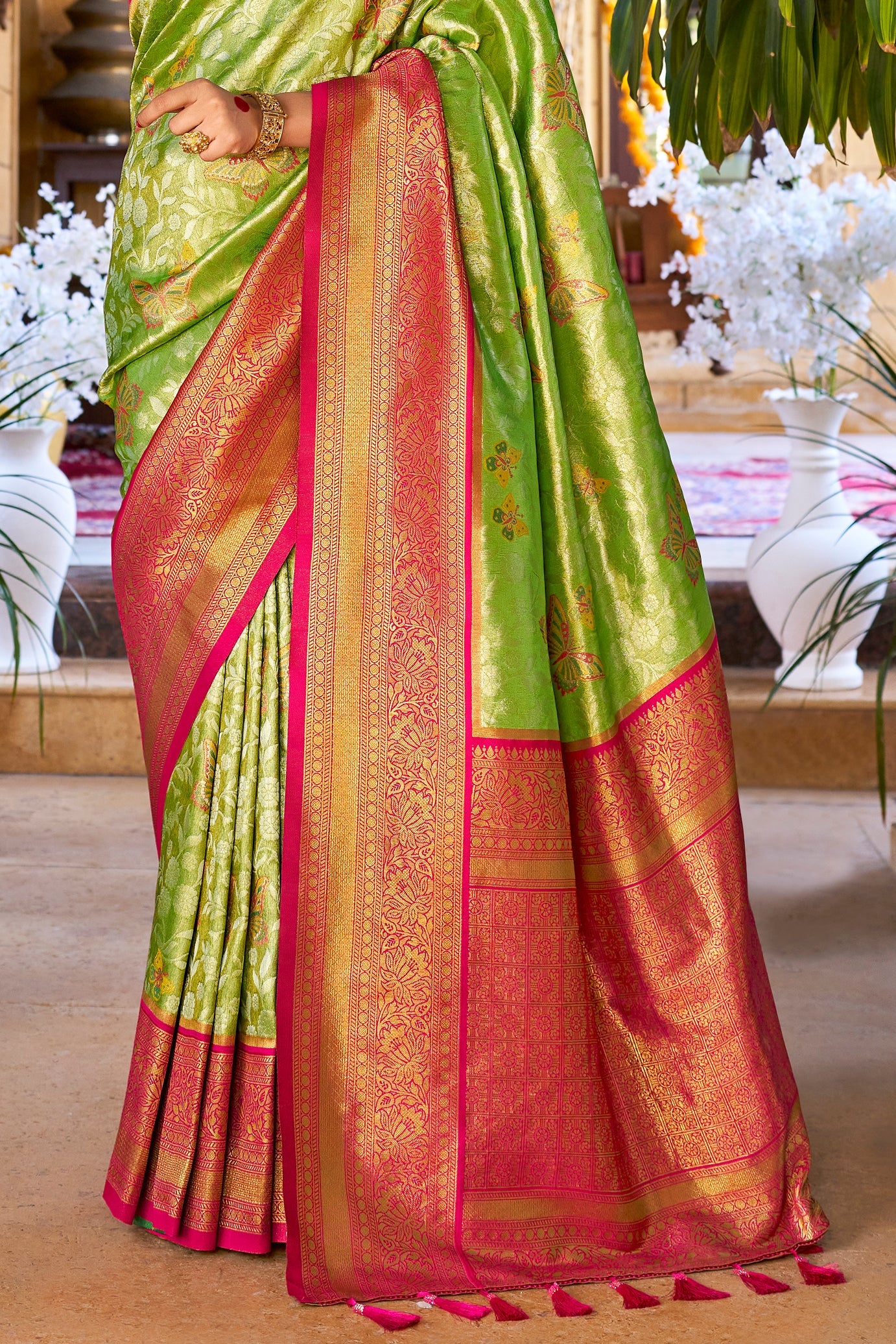 green-silk-kanjivaram-saree-zb132334_3_SareeButa.com