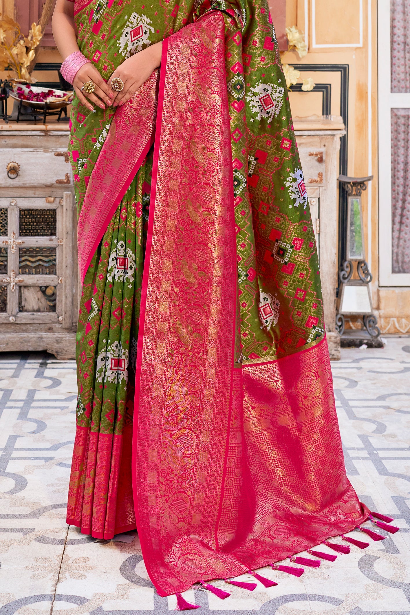 green-silk-patola-saree-zb132300_4_SareeButa.com