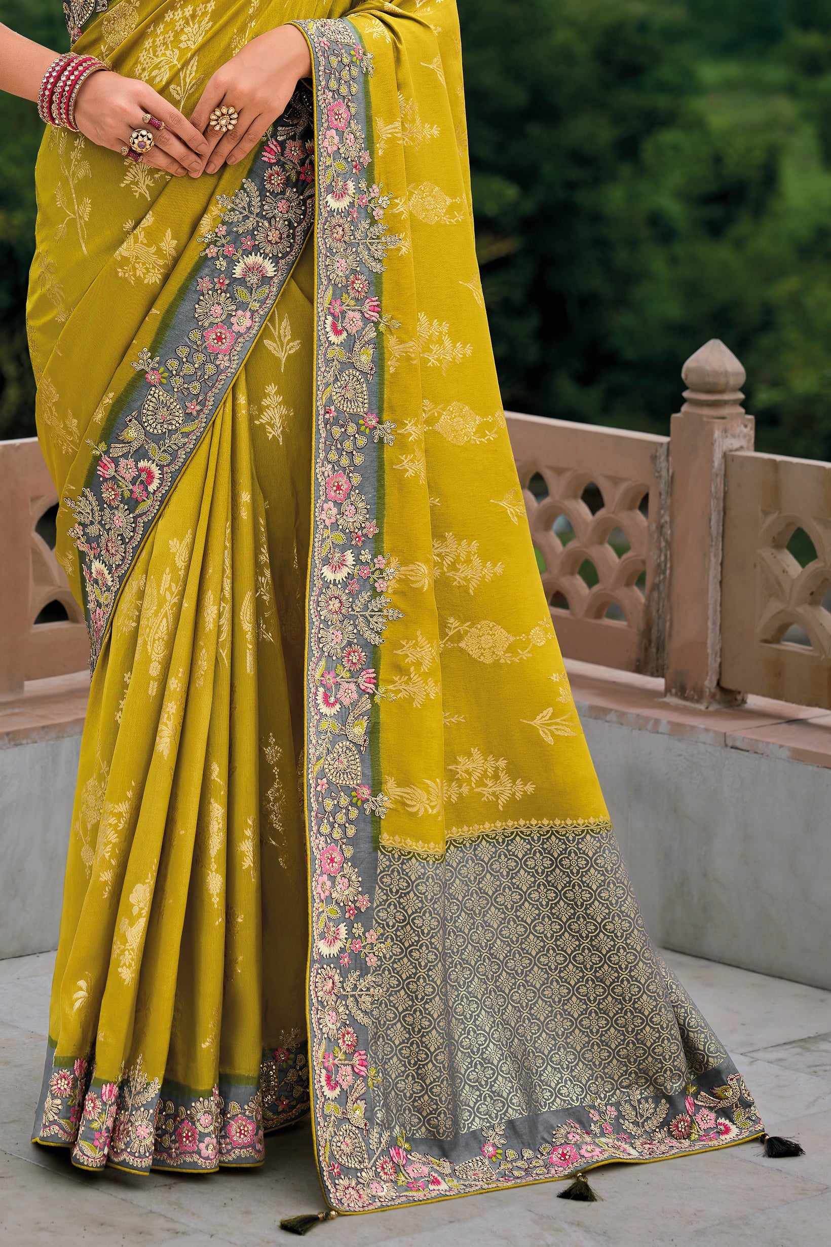 Green Woven Banarasi Saree-ZB133330_4_SareeButa.com