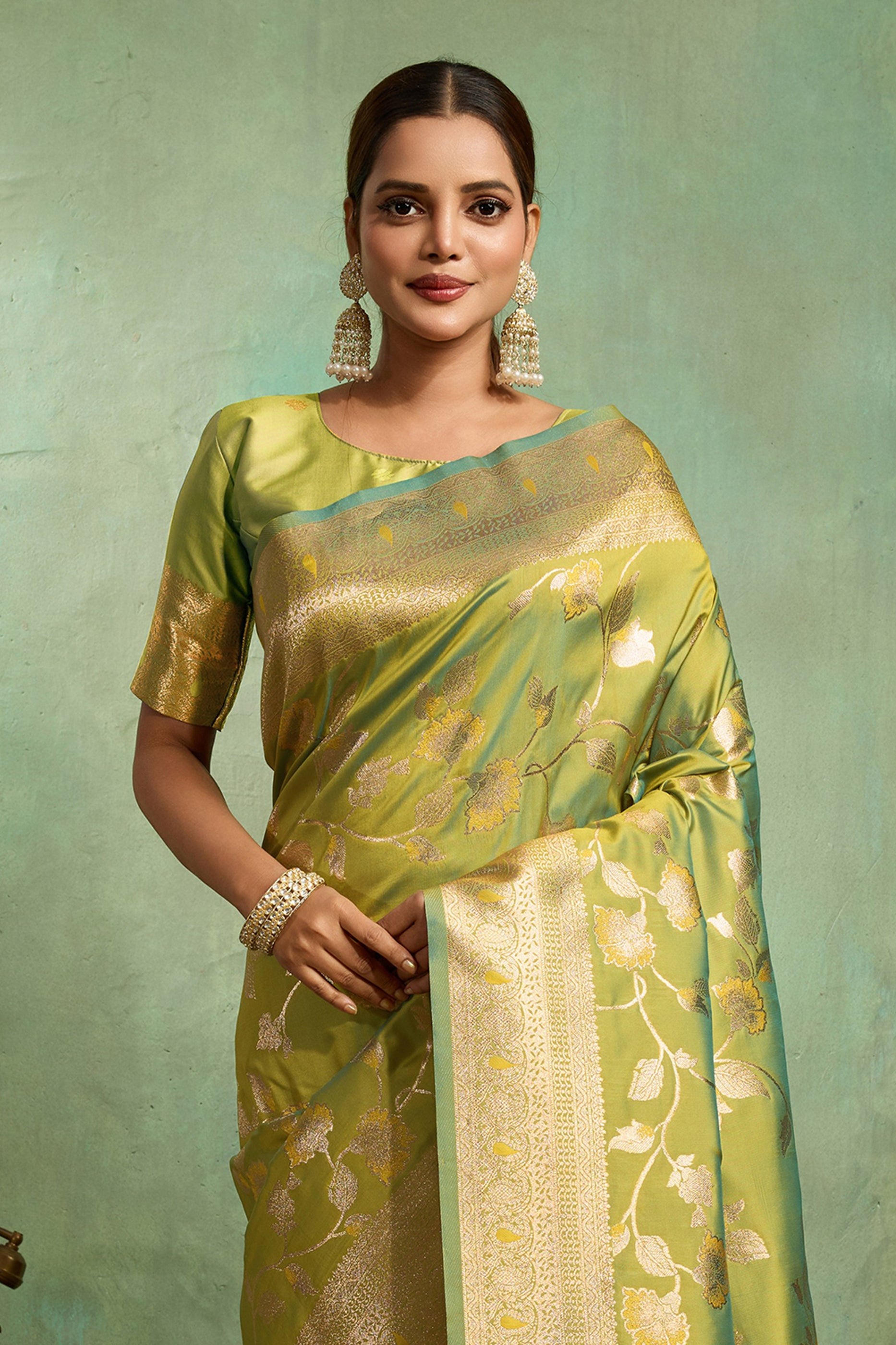 Green Woven Banarasi Silk Saree-SAR11795_4_SareeButa.com
