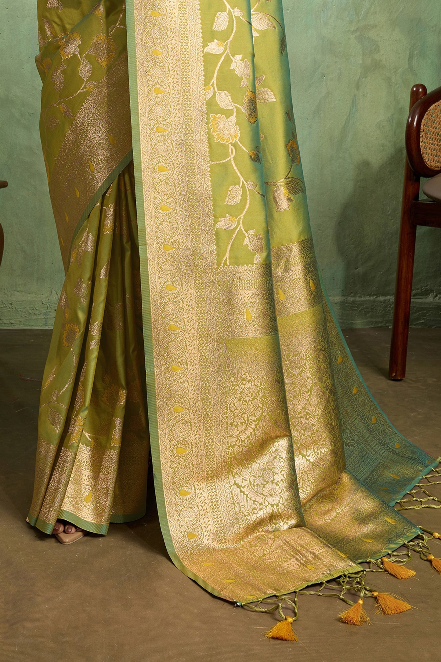 Green Woven Banarasi Silk Saree-SAR11795_5_SareeButa.com