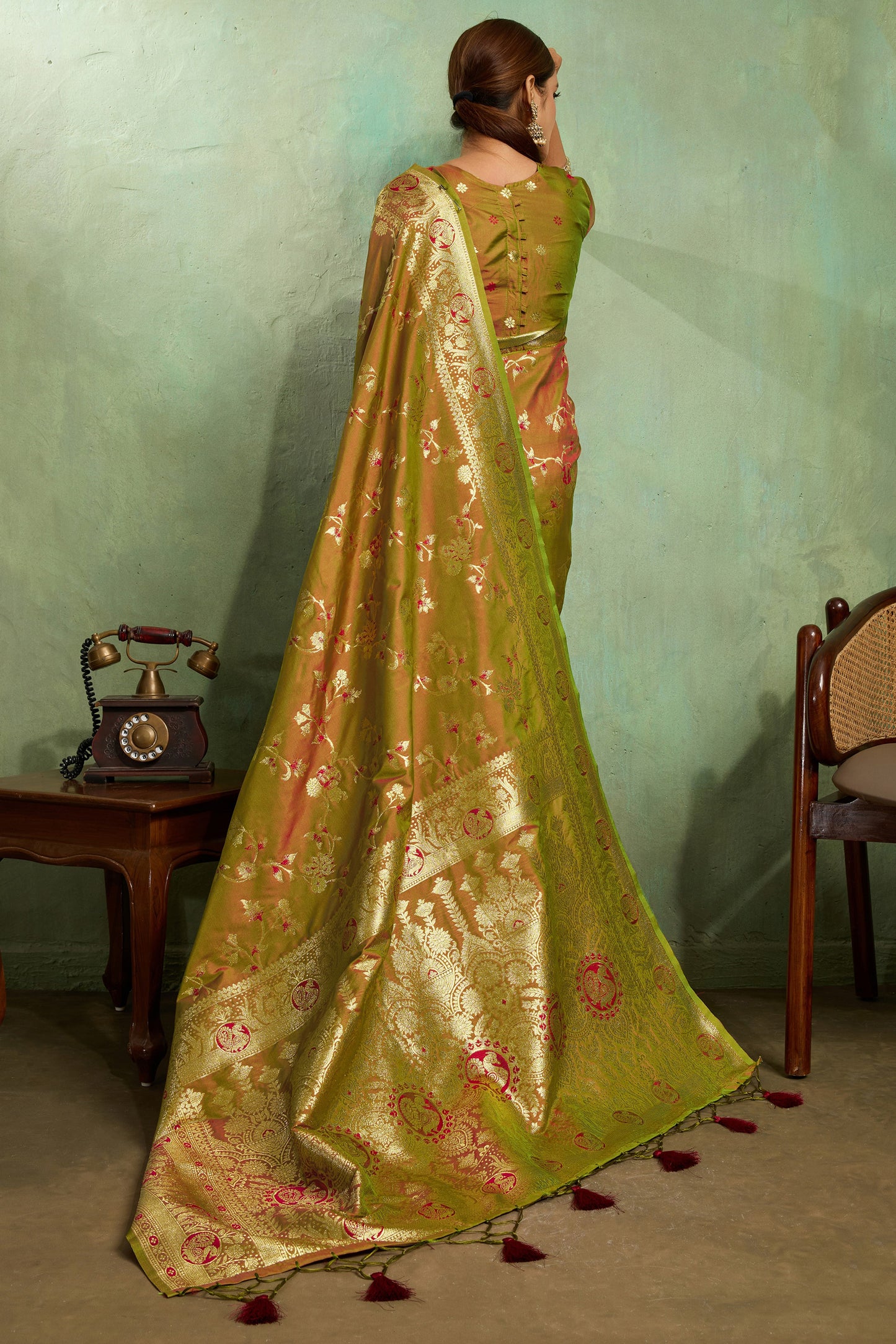 Green Woven Banarasi Silk Saree-SAR11799_3_SareeButa.com