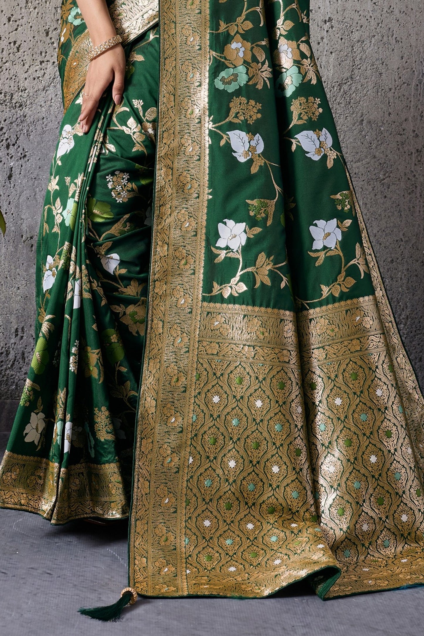 Green Woven Banarasi Silk Saree-SAR12526_5_SareeButa.com