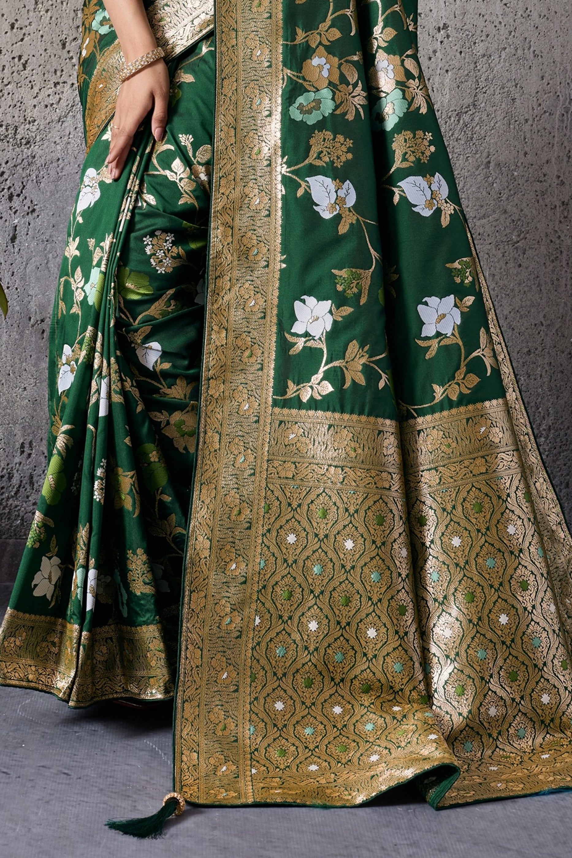 Green Woven Banarasi Silk Saree-SAR12526_5_SareeButa.com