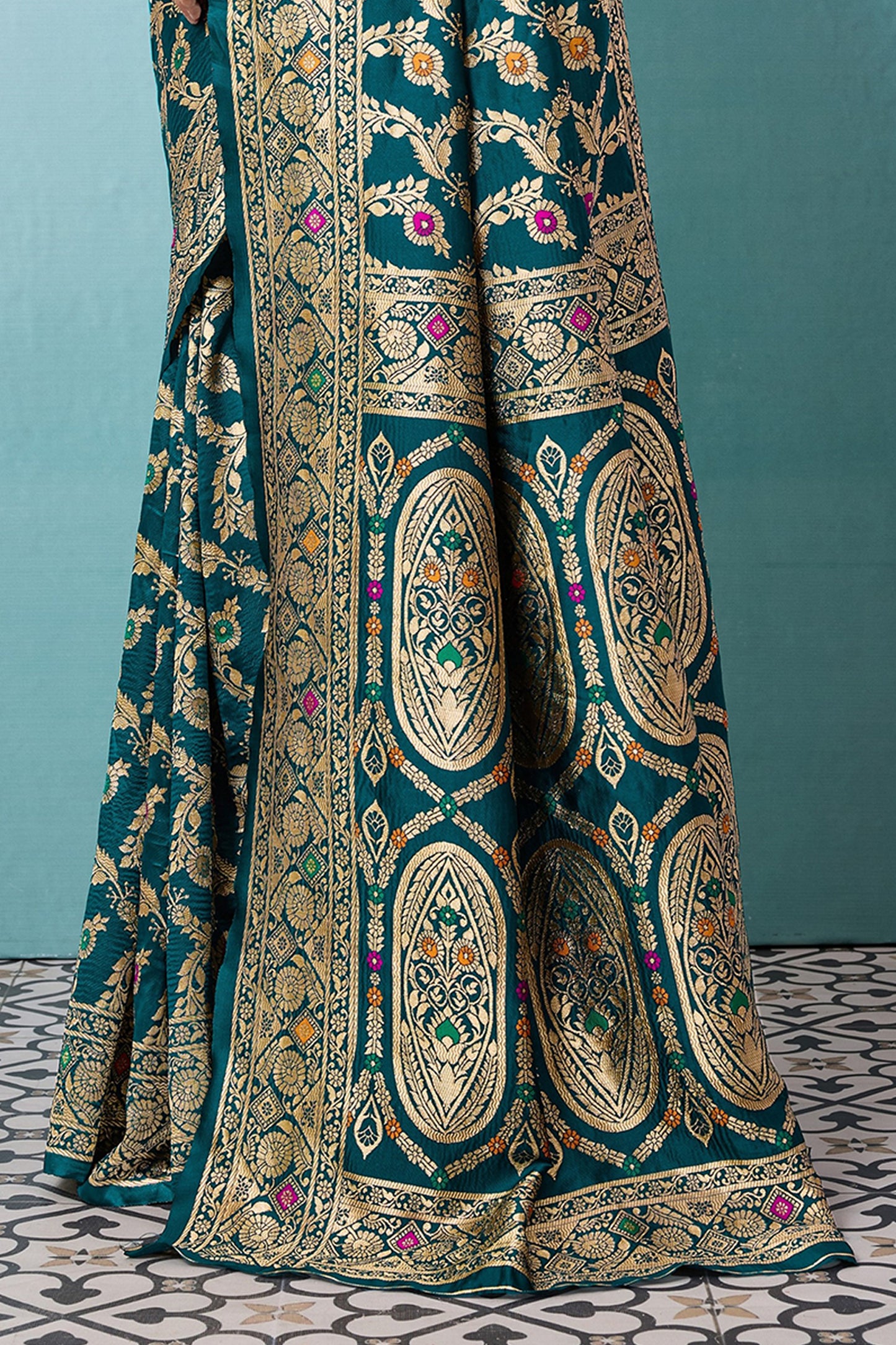 Green Woven Banarasi Silk Saree-SAR12563_5_SareeButa.com
