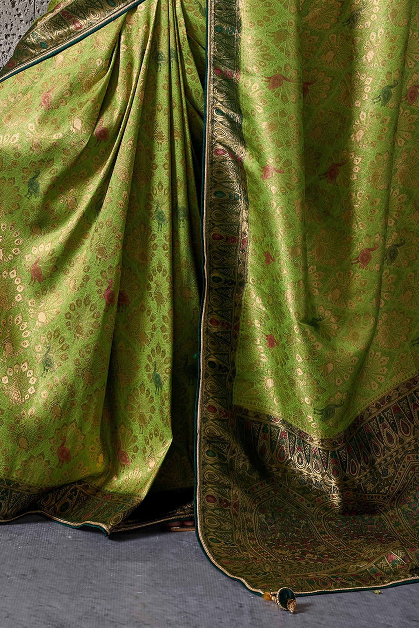 Green Woven Kanjivaram Silk Saree-SAR12555_5_SareeButa.com