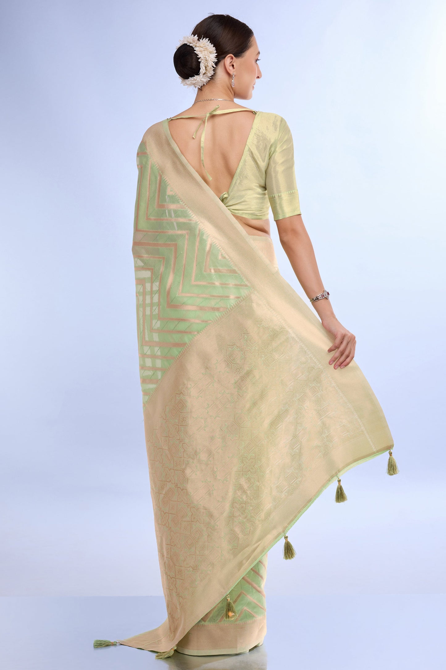 green-woven-organza-saree-zb132172_4_SareeButa.com