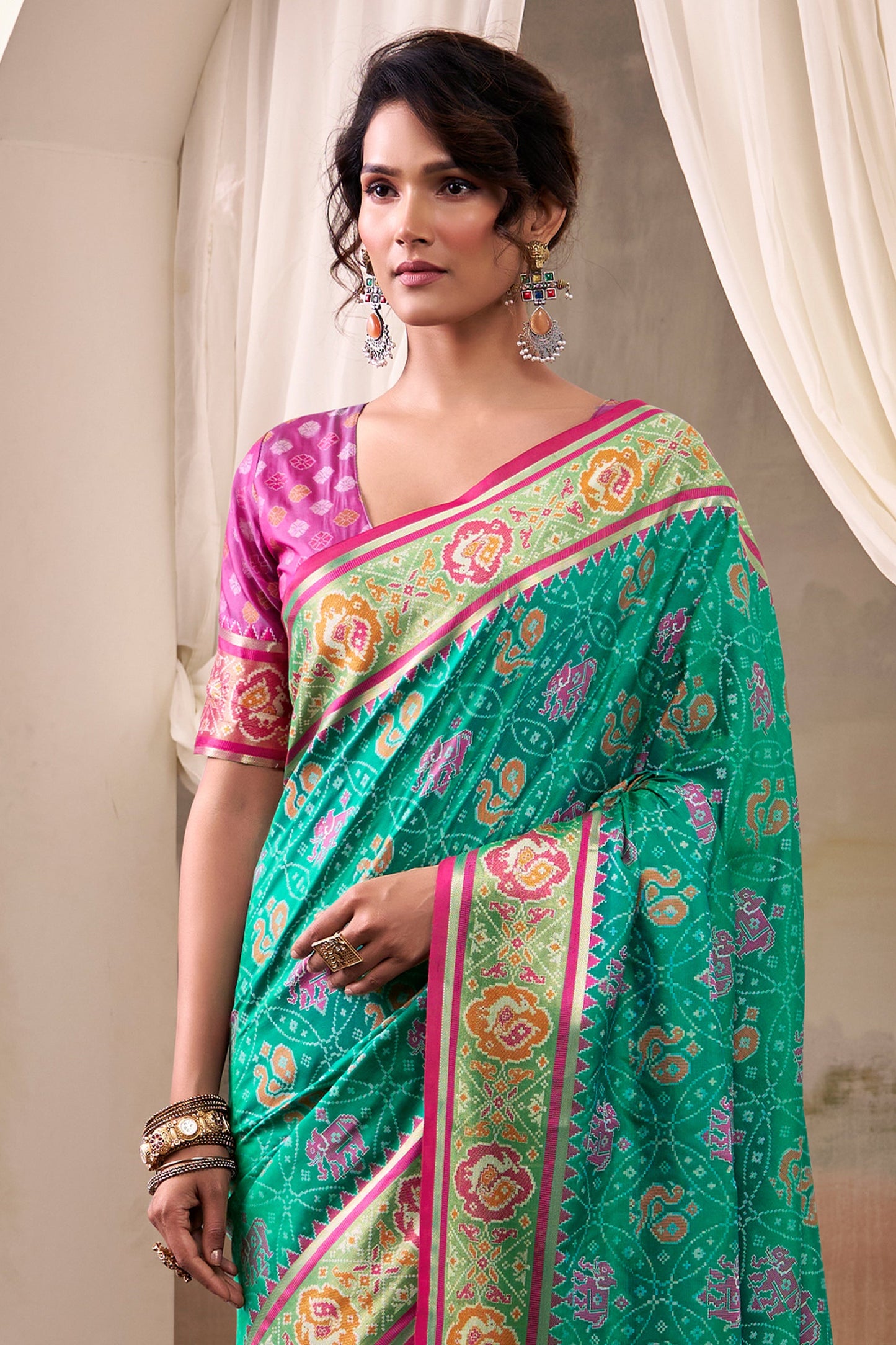 Green Woven Patola Silk Saree-SAR10022_3_SareeButa.com