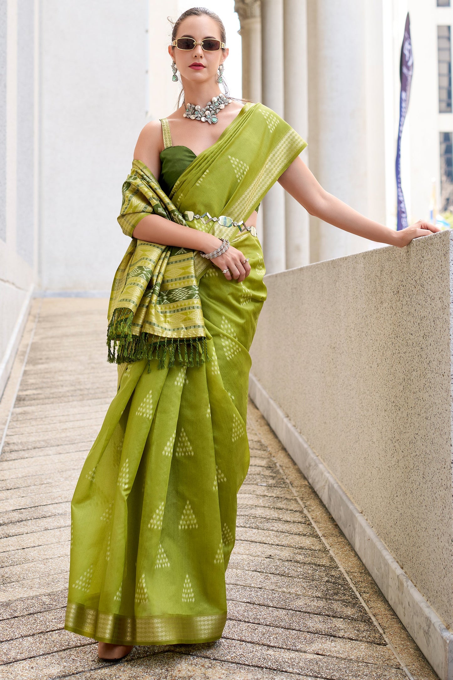 Green Woven Rayon Silk Saree-ZB133849_3_SareeButa.com