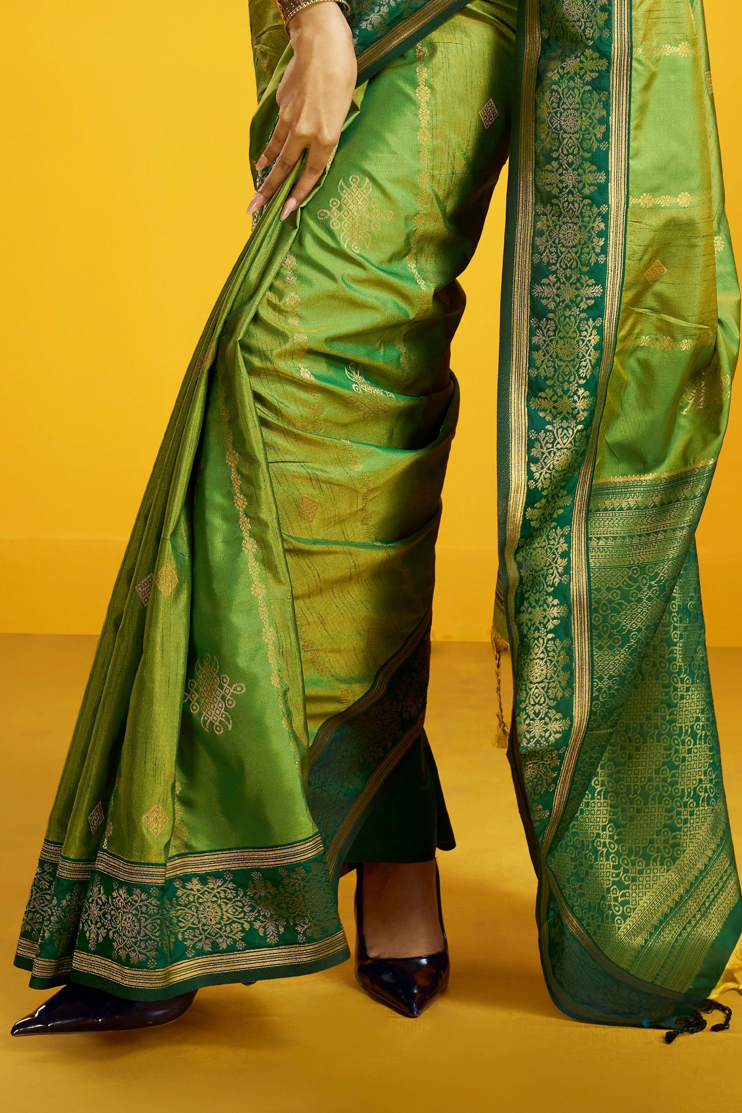 Green Woven Silk Saree-SAR12364_5_SareeButa.com