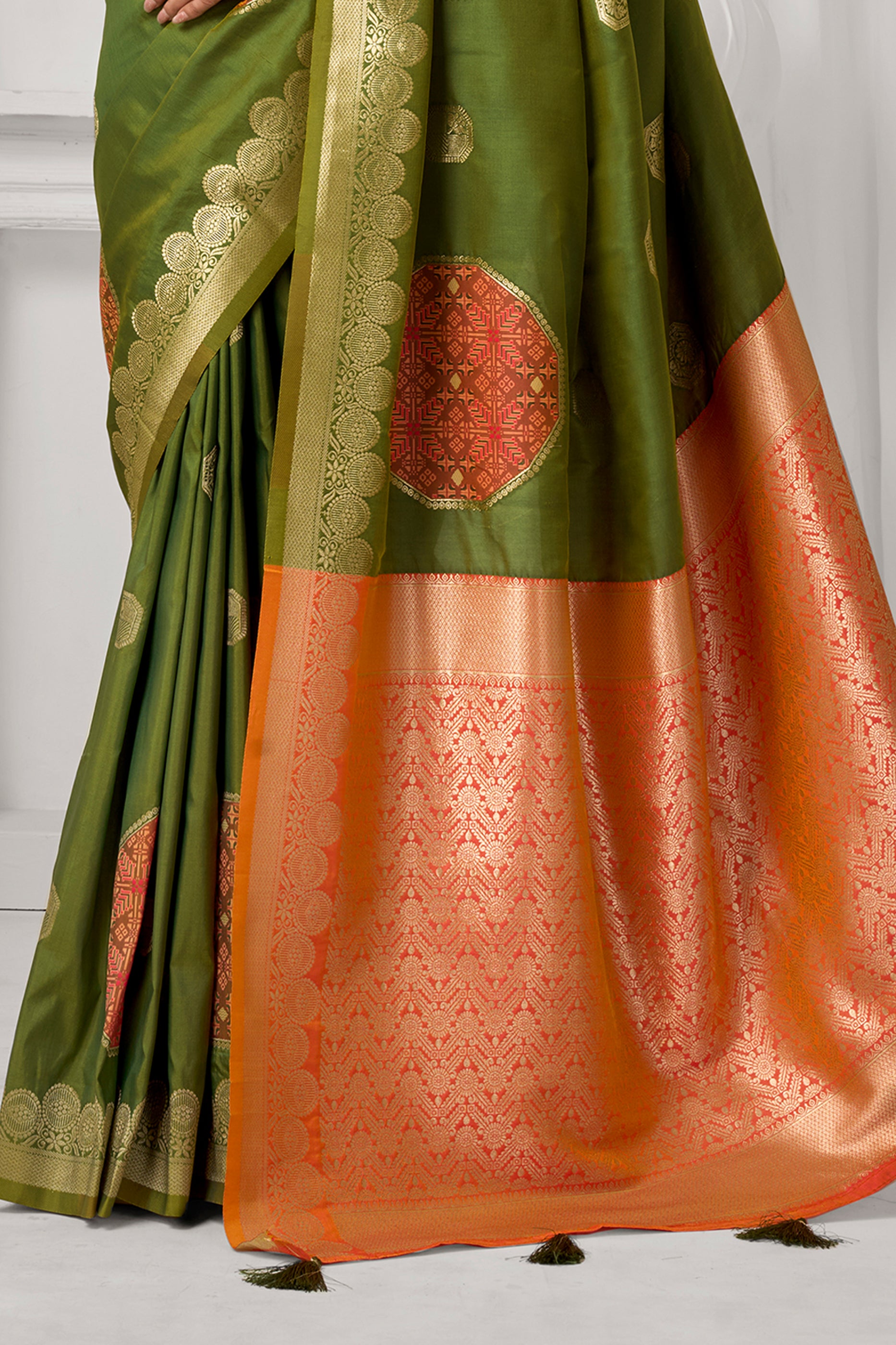 Green Woven Silk Saree-SAR12675_3_SareeButa.com