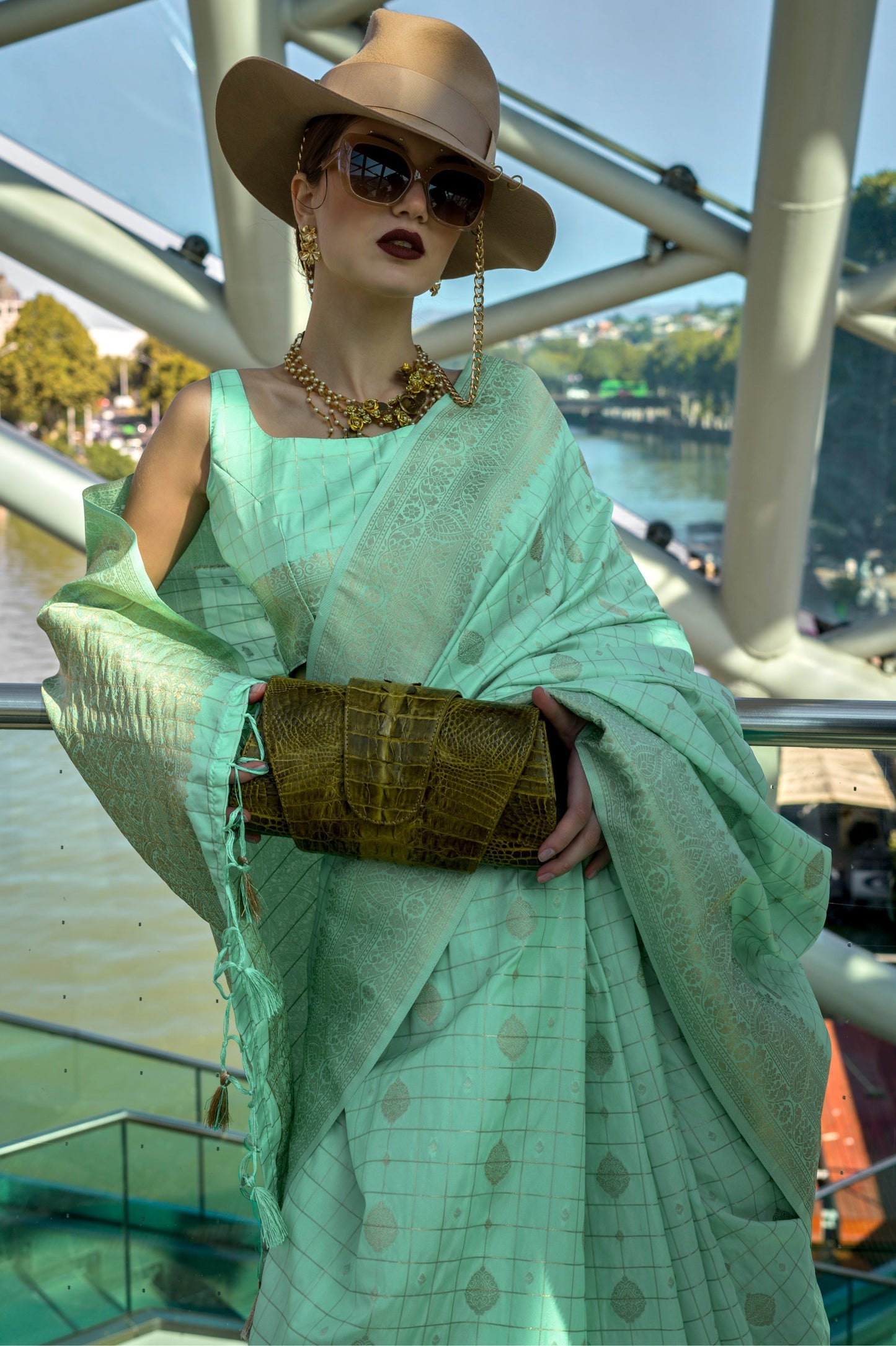 green-woven-silk-saree-zb132006_2_SareeButa.com