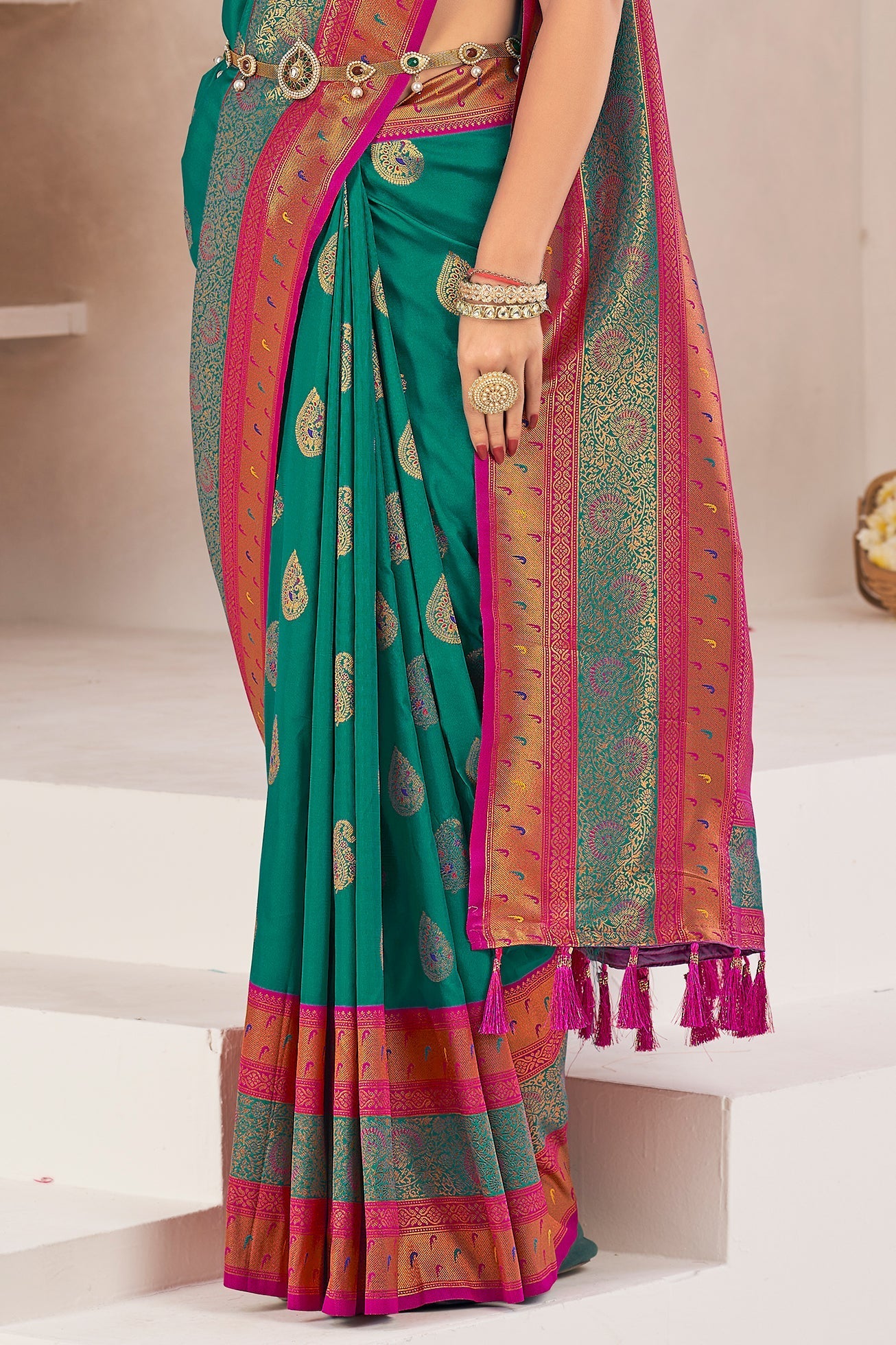 green-woven-silk-saree-zb132367_4_SareeButa.com