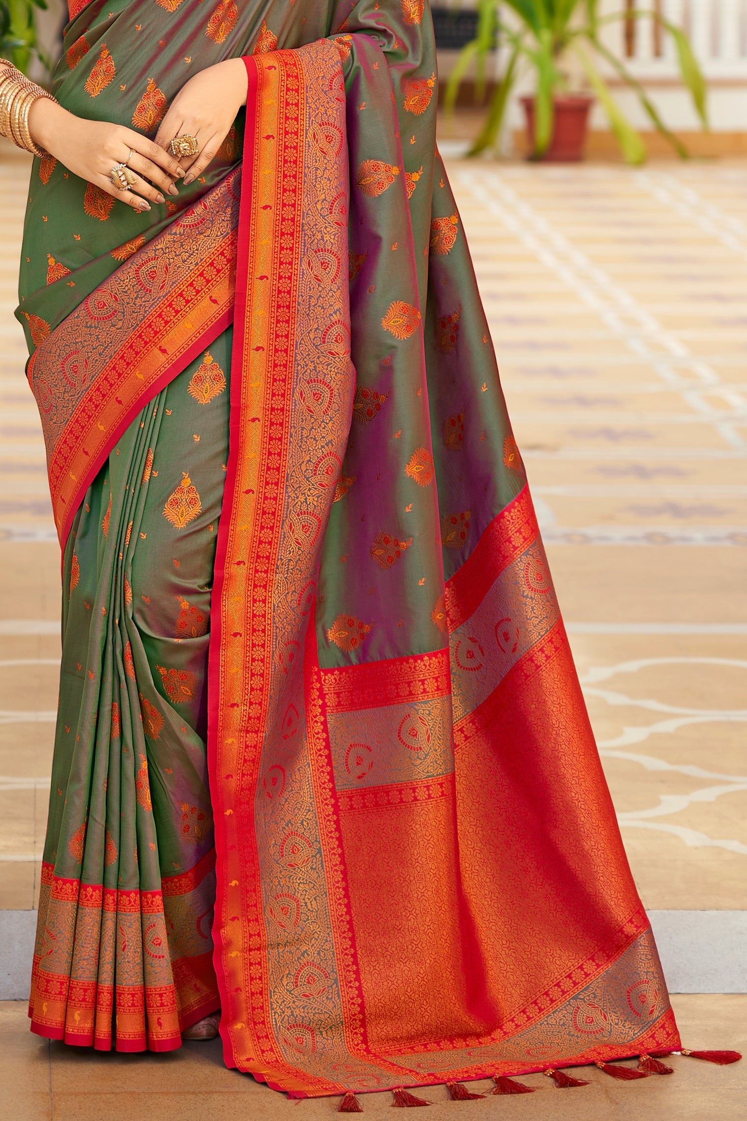 green-woven-silk-saree-zb132377_3_SareeButa.com