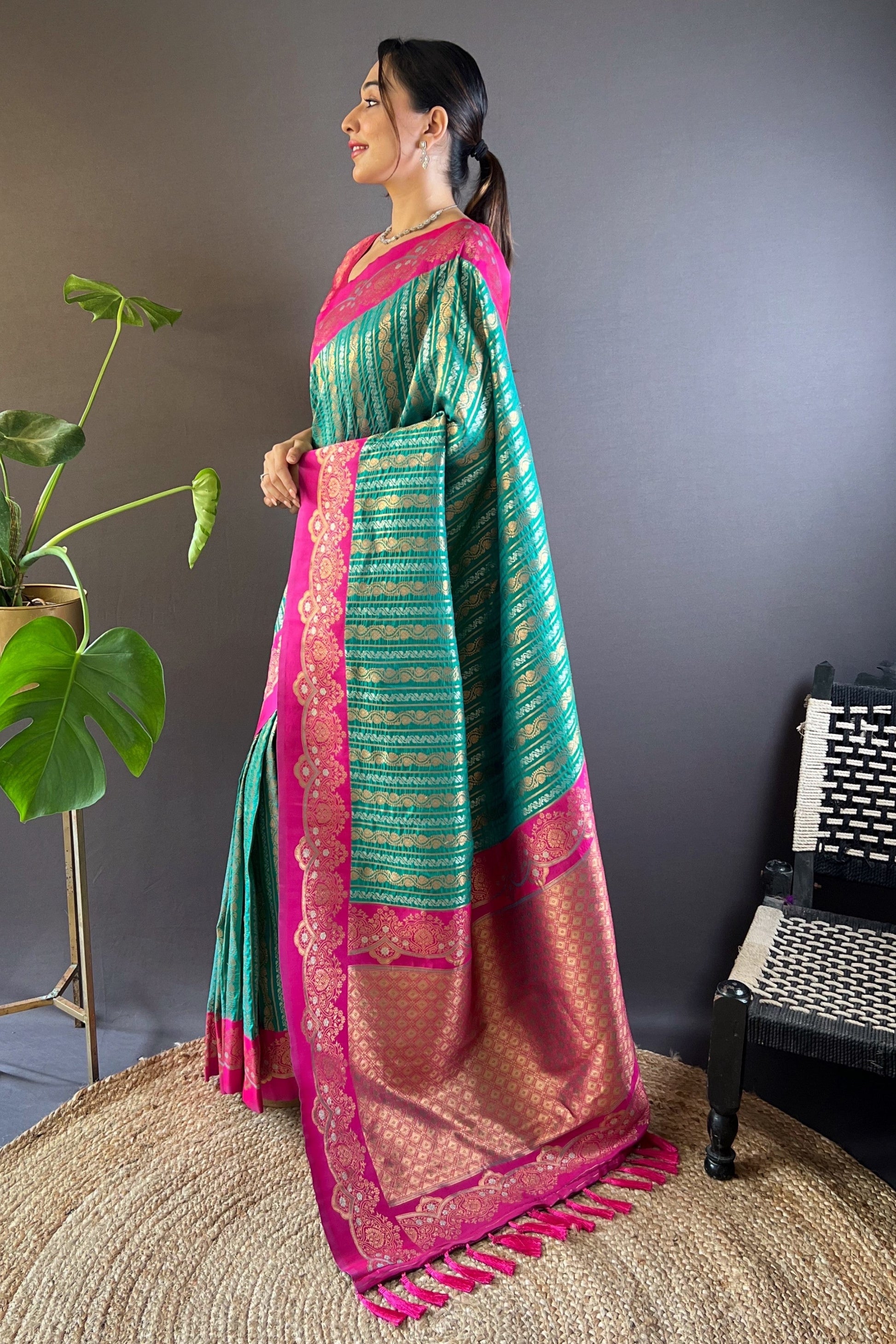 green-woven-silk-saree-zb132643_3_SareeButa.com