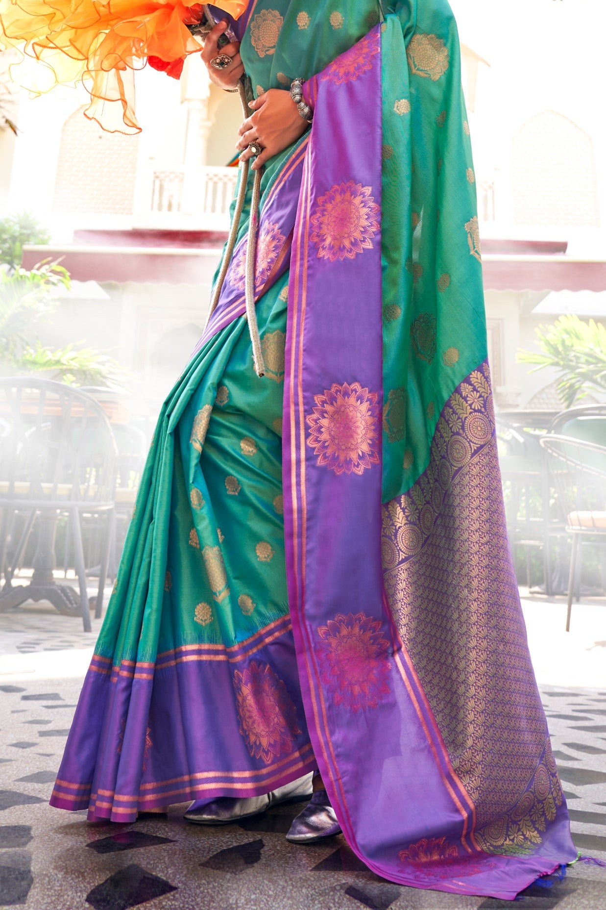 green-woven-silk-saree-zb132670_4_SareeButa.com