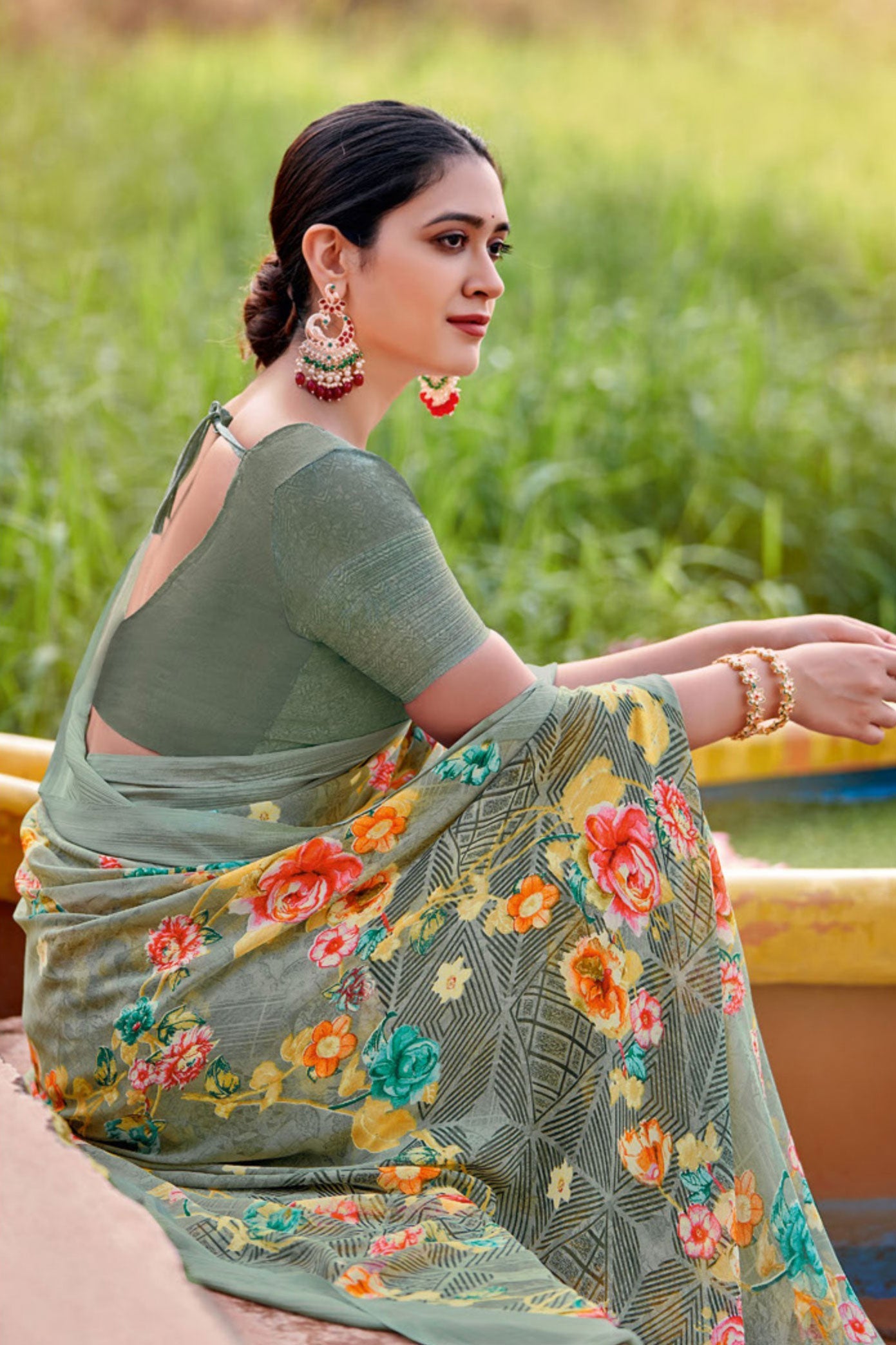 grey-printed-georgette-saree-zb130940_2_SareeButa.com