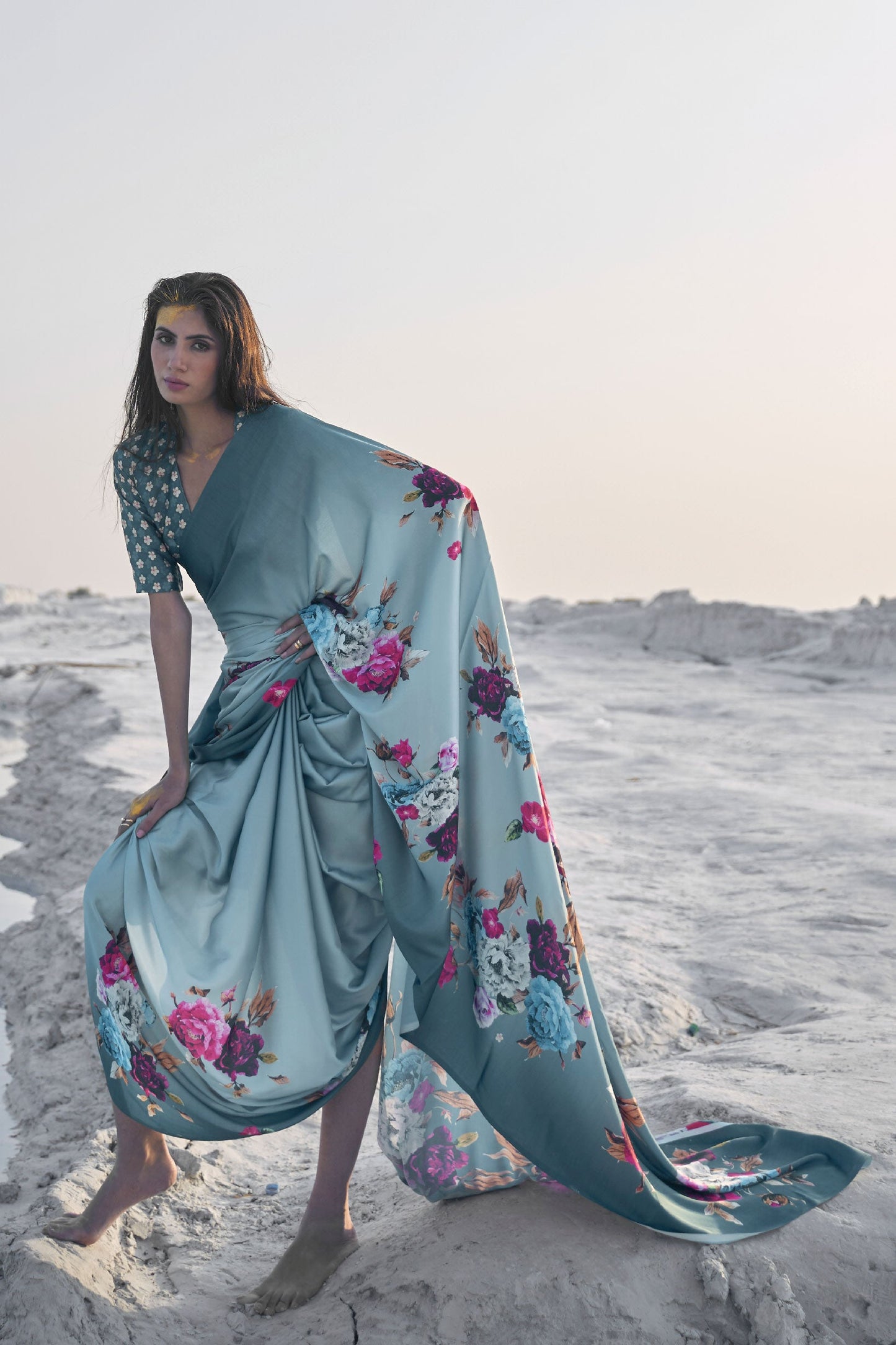 grey-satin-crepe-saree-zb140044_2_SareeButa.com