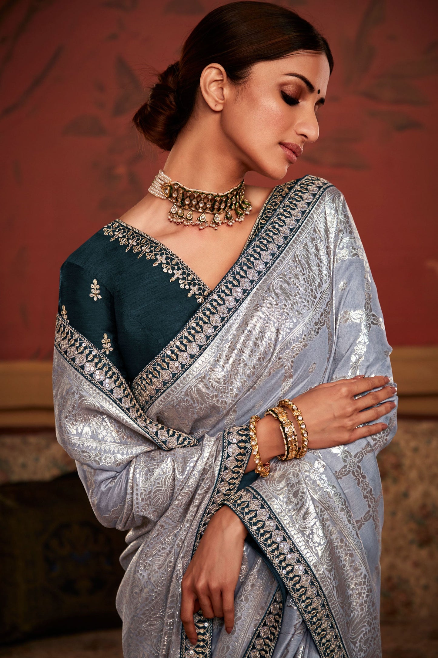 grey-woven-dola-silk-saree-zb131422_2_SareeButa.com