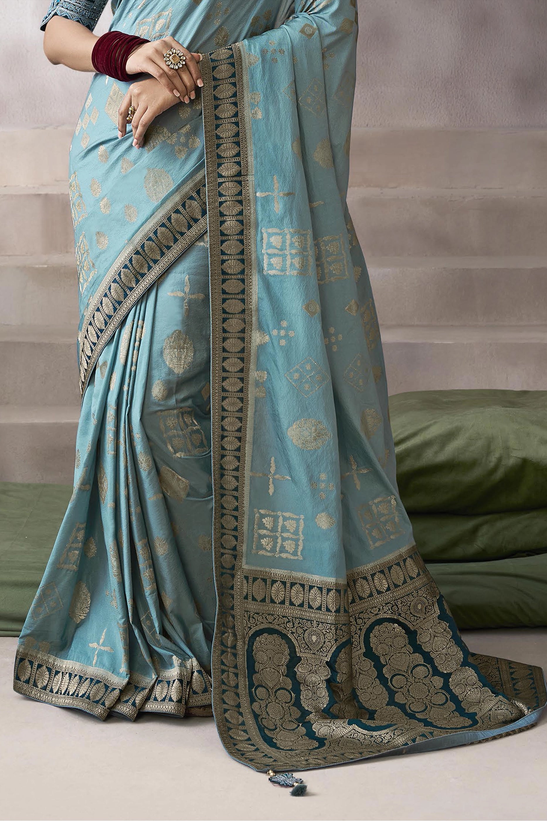 Grey Woven Crepe Silk Saree-SAR11608_5_SareeButa.com