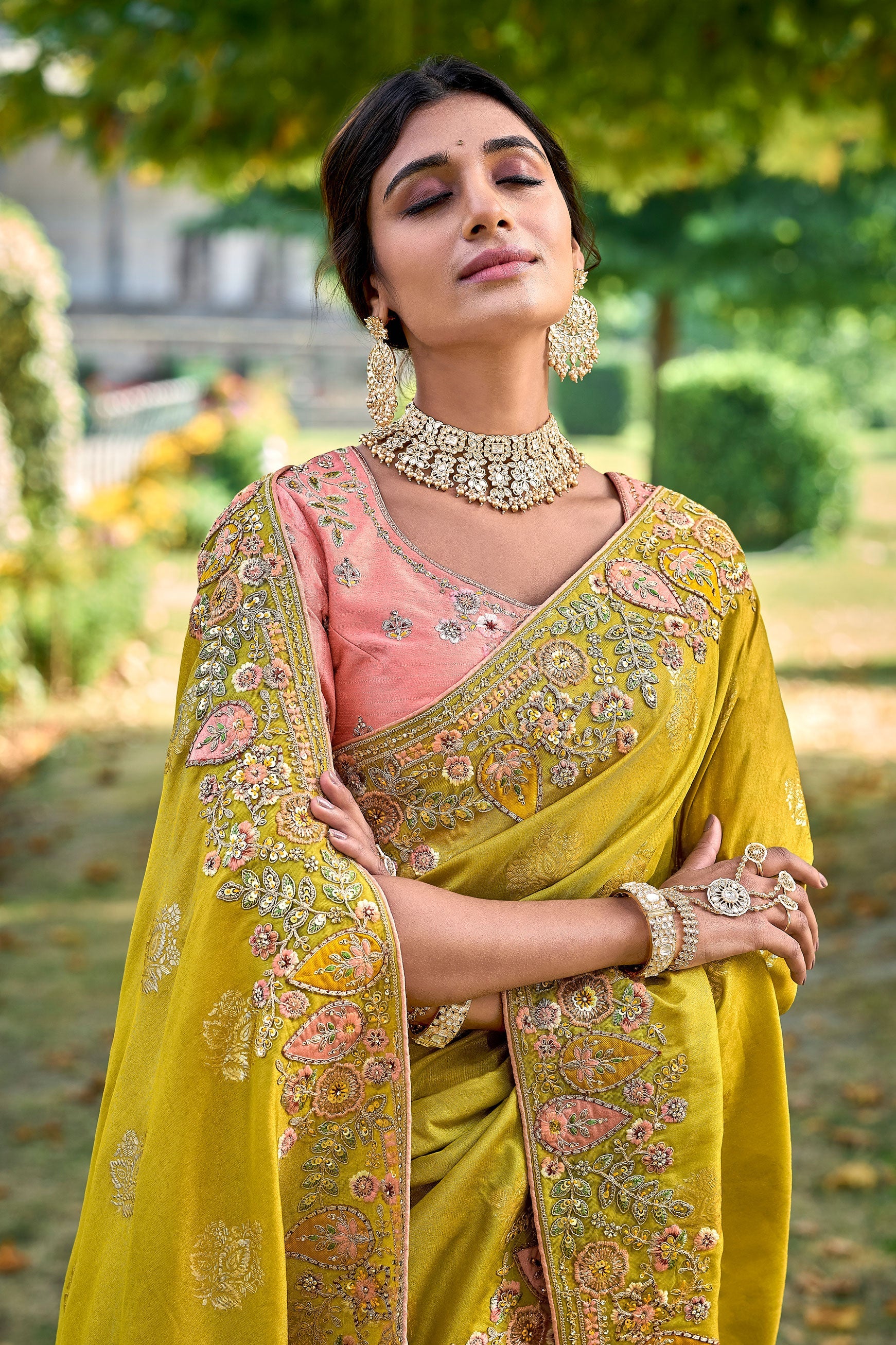 lime-green-embroidered-banarasi-saree-zb131848_2_SareeButa.com